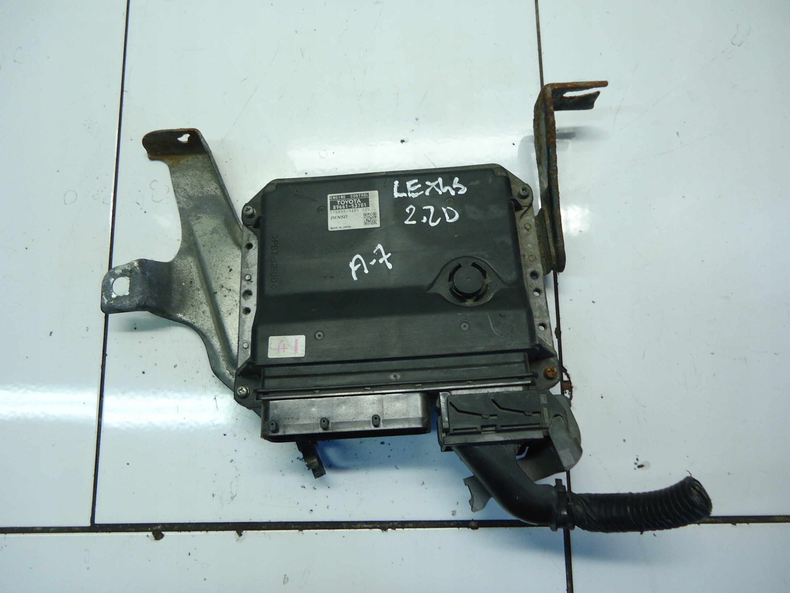 LEXUS IS II IS220 2.2 D-CAT 2AD control unit computer 89661-53701