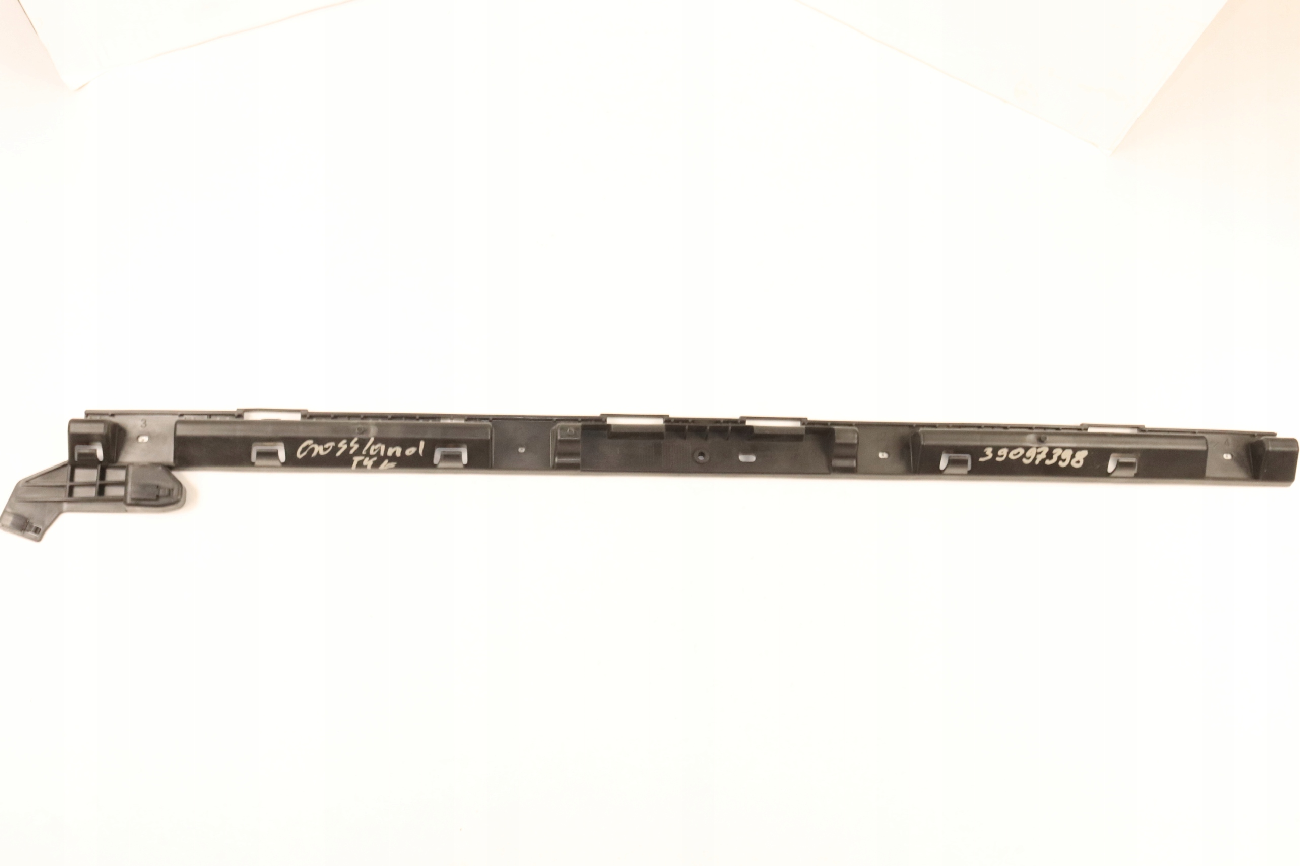 39097398 - OPEL CROSSLAND X СКОЛЬЗЯЩИЙ ЗАДНИЙ ЦЕНТРАЛЬНЫЙ БАМПЕР