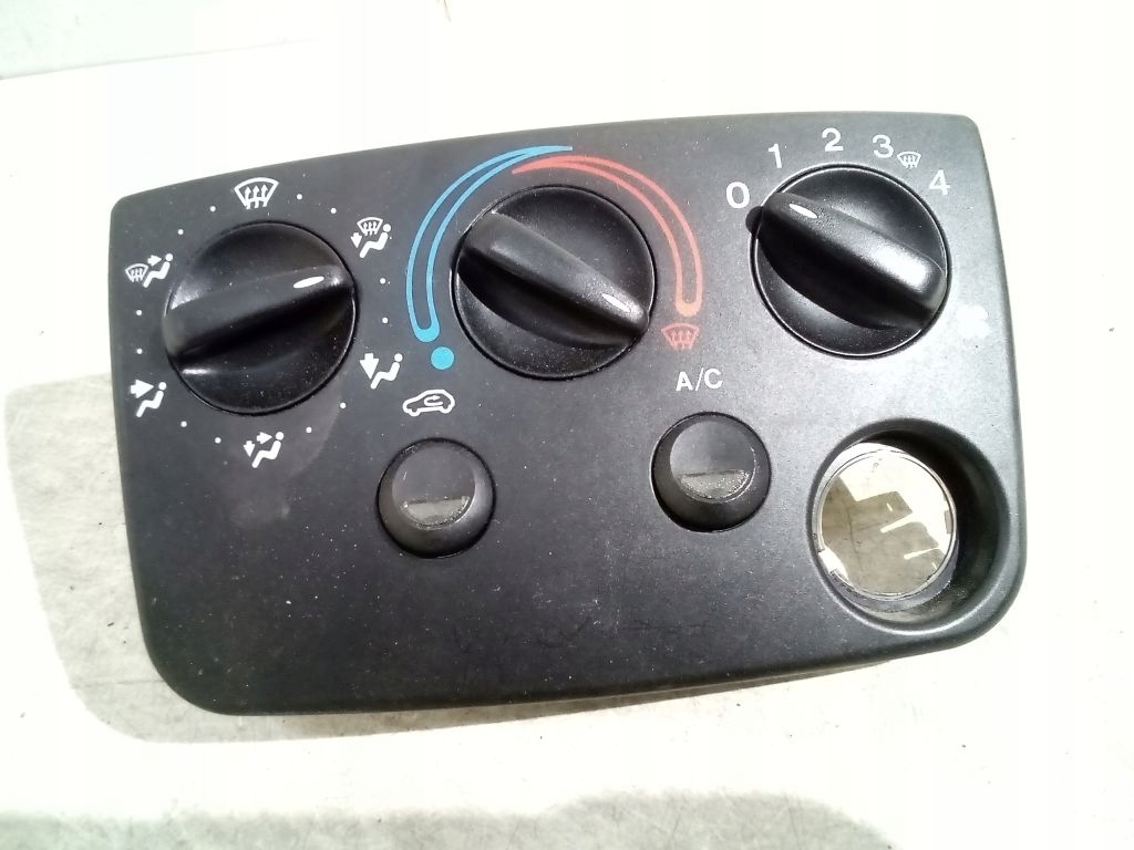 Ford Fiesta MK5 control panel air conditioning devices XS6H19A522CA