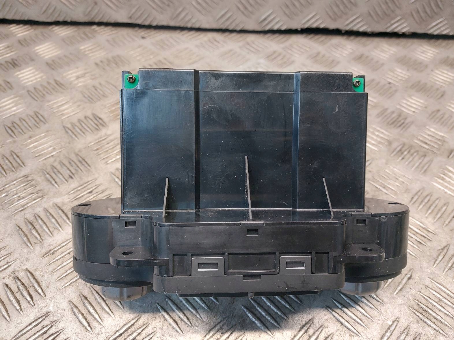 PANEL Bouches buses KIA CERATO et 97250-2F200