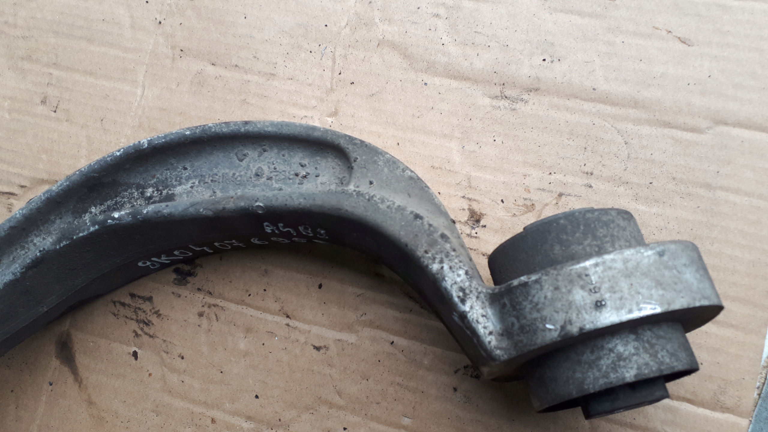 A4 B8 arm left front 8K0407695F 2.7 3.0 TDI A5