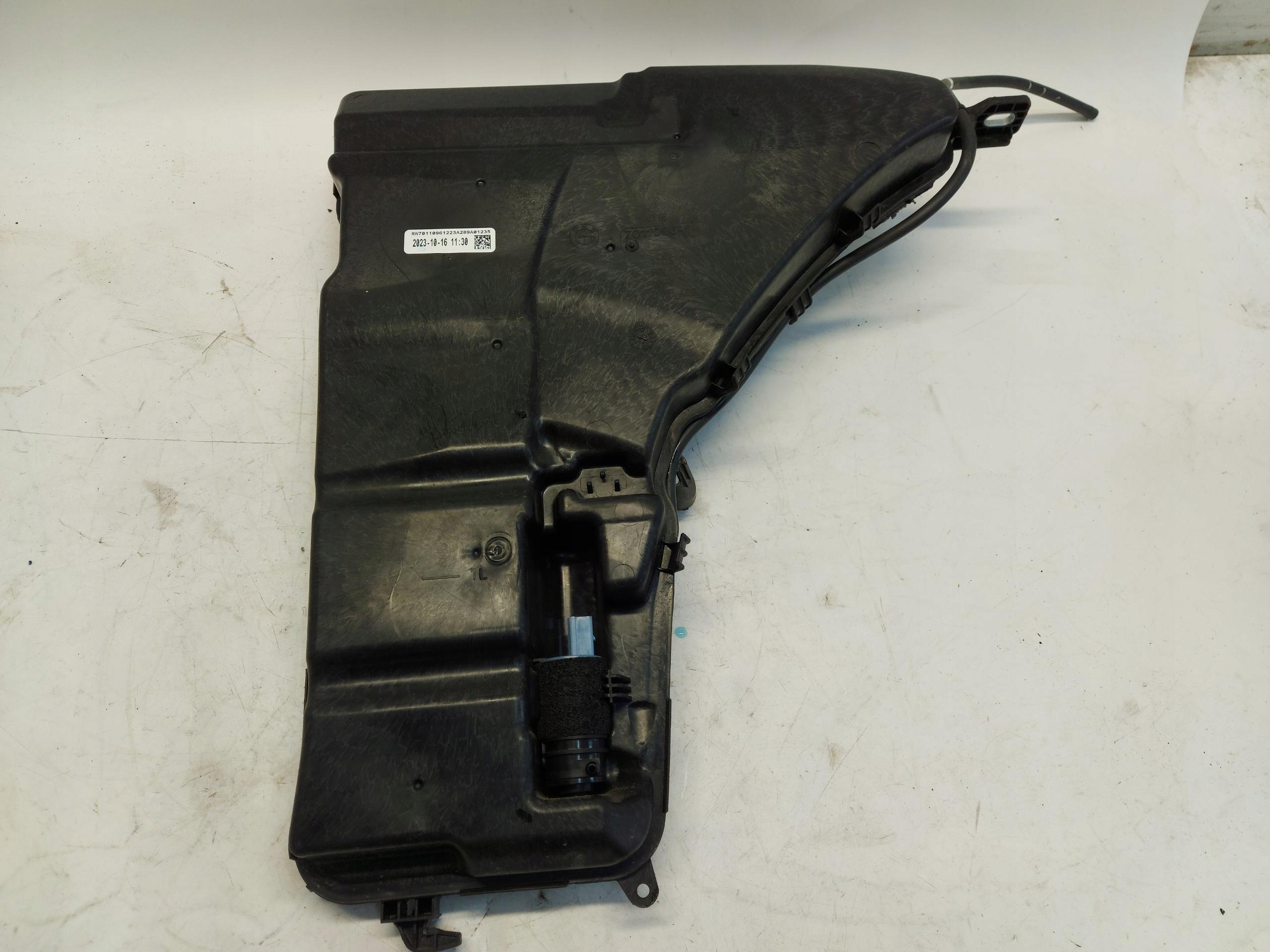 BMW 5 G60 Behälter Spritzdüse 7011096