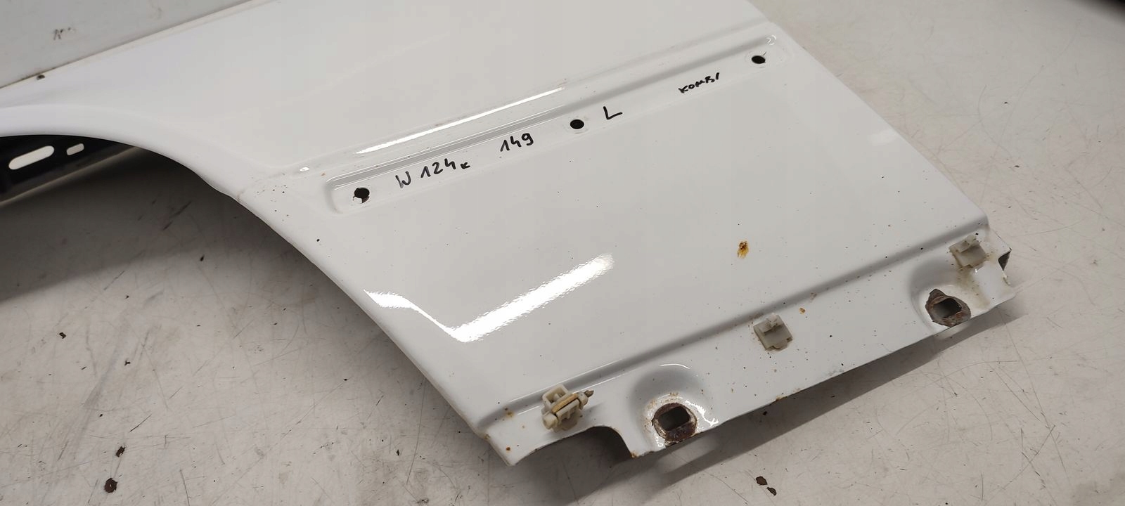fender left front front Mercedes W124 kombi 149