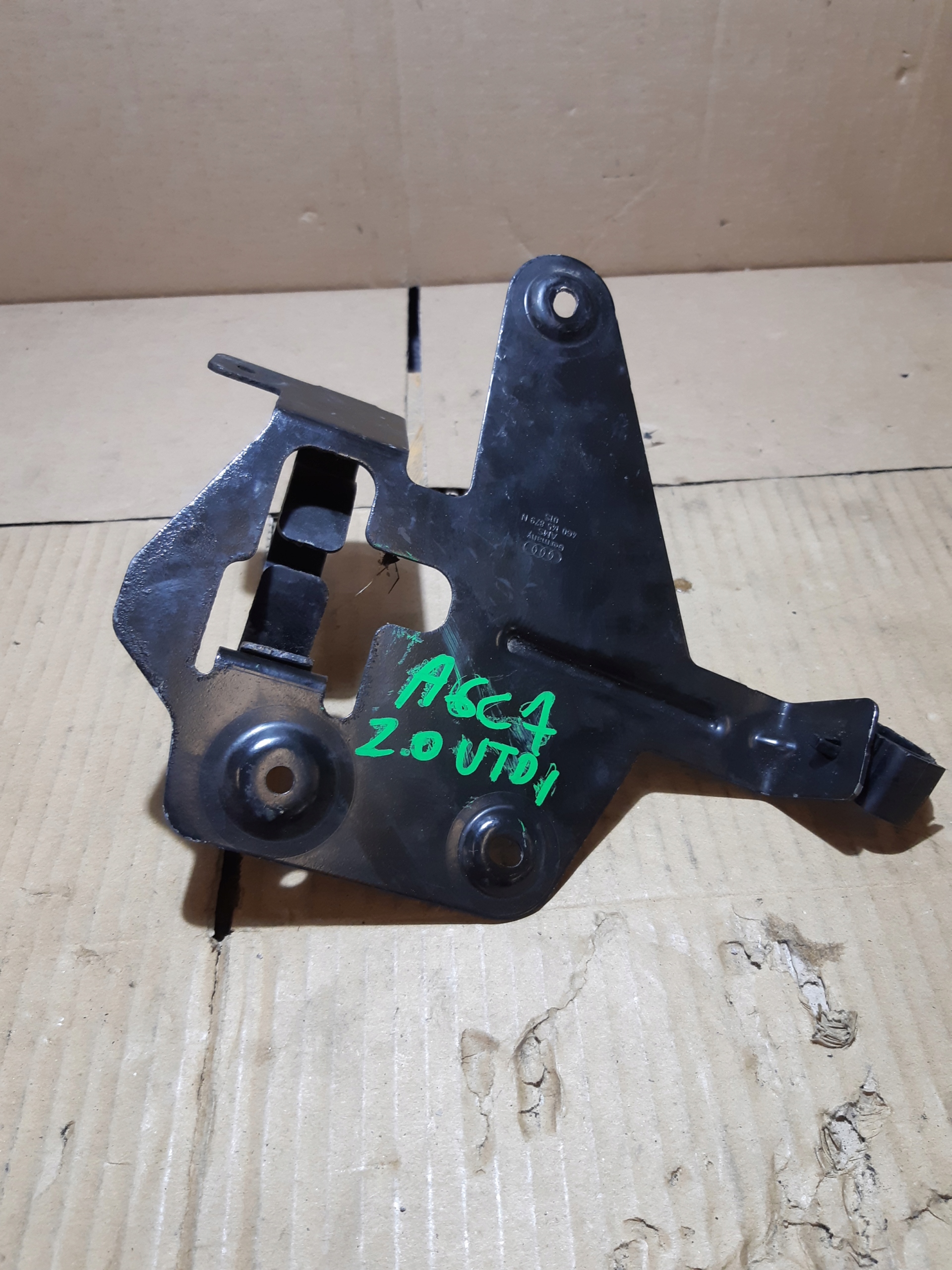 AUDI A6 C7 LIFT maniglia staffa POMPY d’acqua 4G0145879N