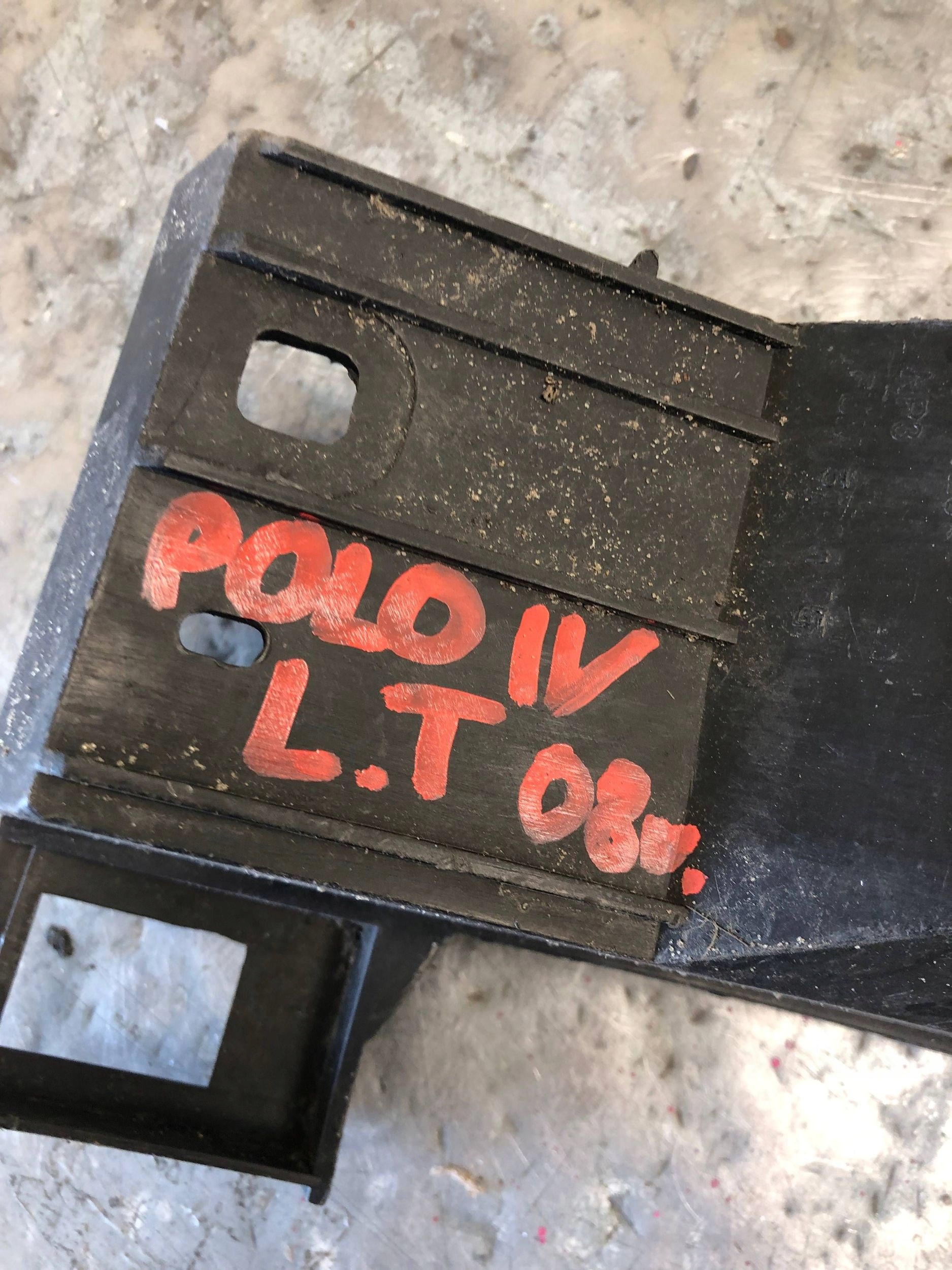 bumper bracket left rear part VW POLO IV 9N3 6Q6807375