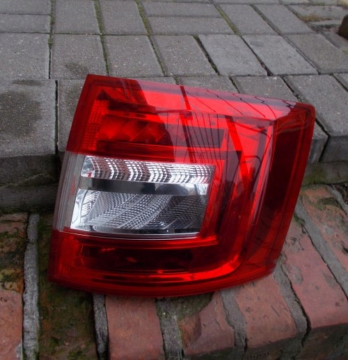 SKODA OCTAVIA III 3 13+ PRAWA TYLNA LAMPA KOMBI 1x LED DIODA ORYGINAŁ