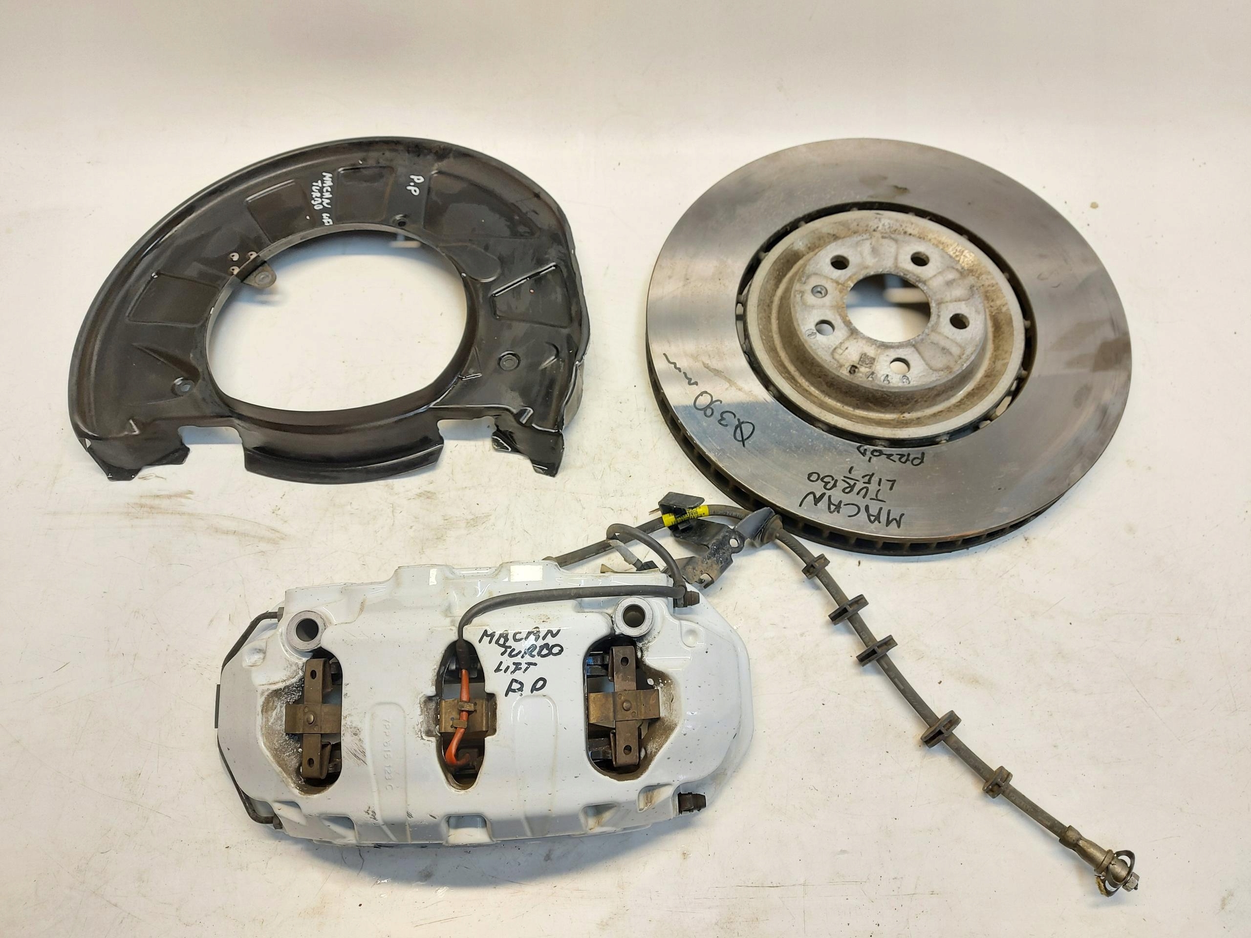 Porsche Macan Turbo II LIFT 2020 disc cover 390mm caliper right front