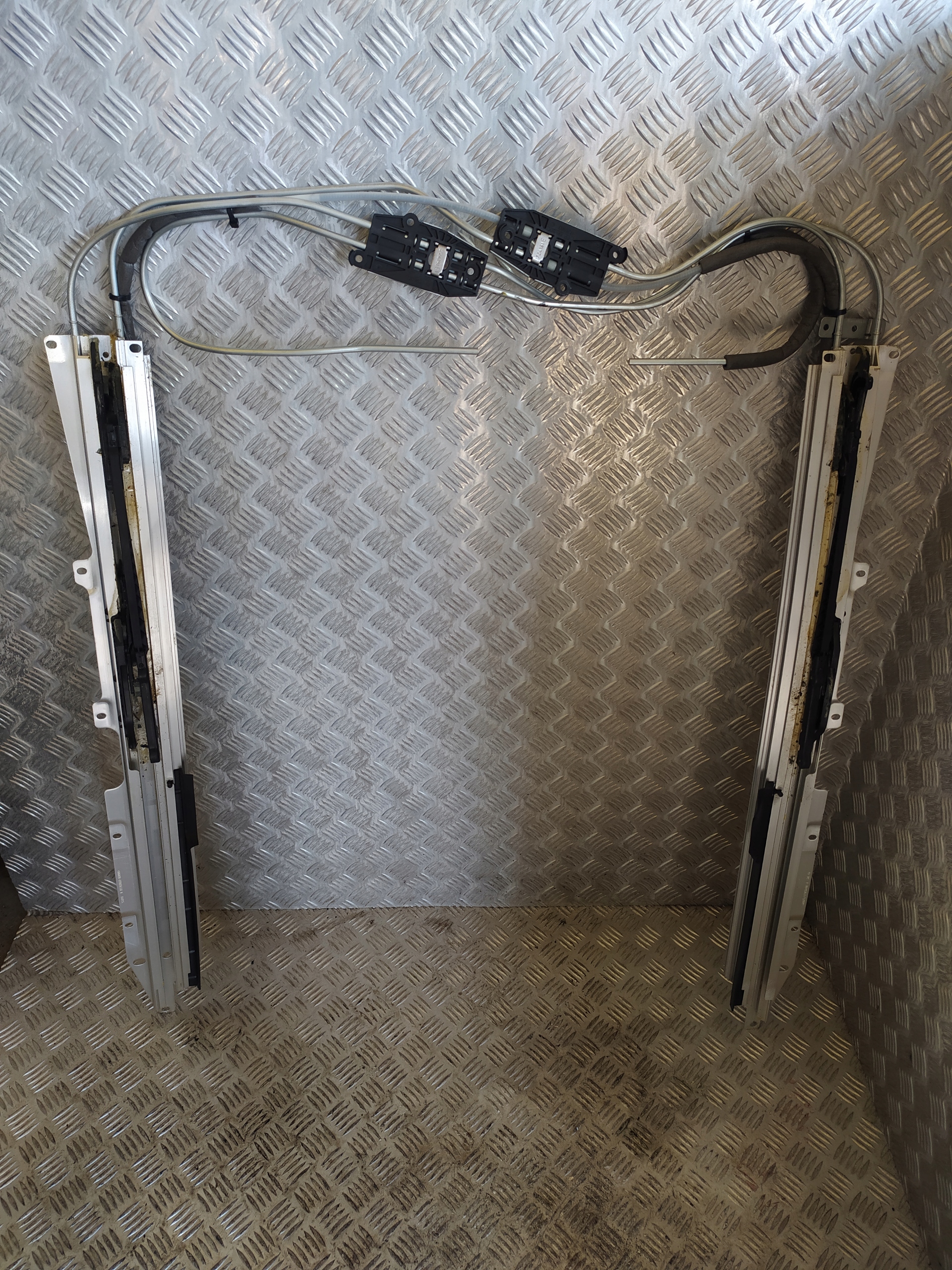 MERCEDES W207 SZYBERDACH MECHANIZM Typ samochodu Samochody osobowe