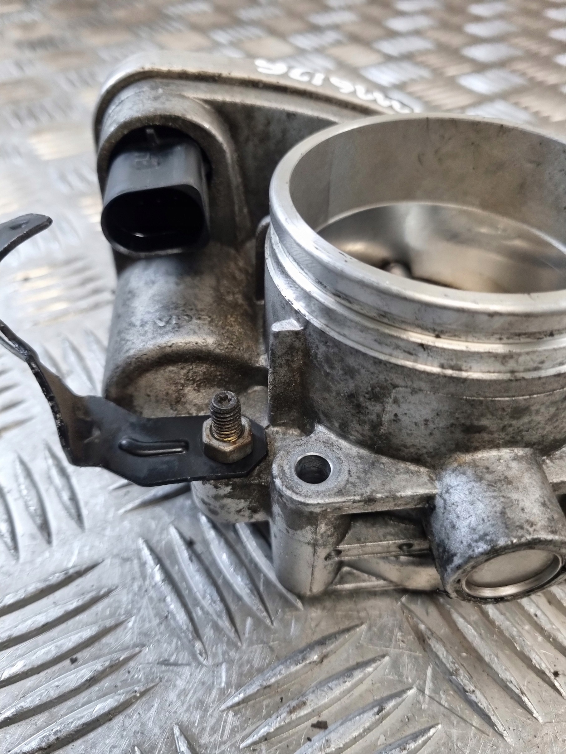 throttle flap BMW E39 520I