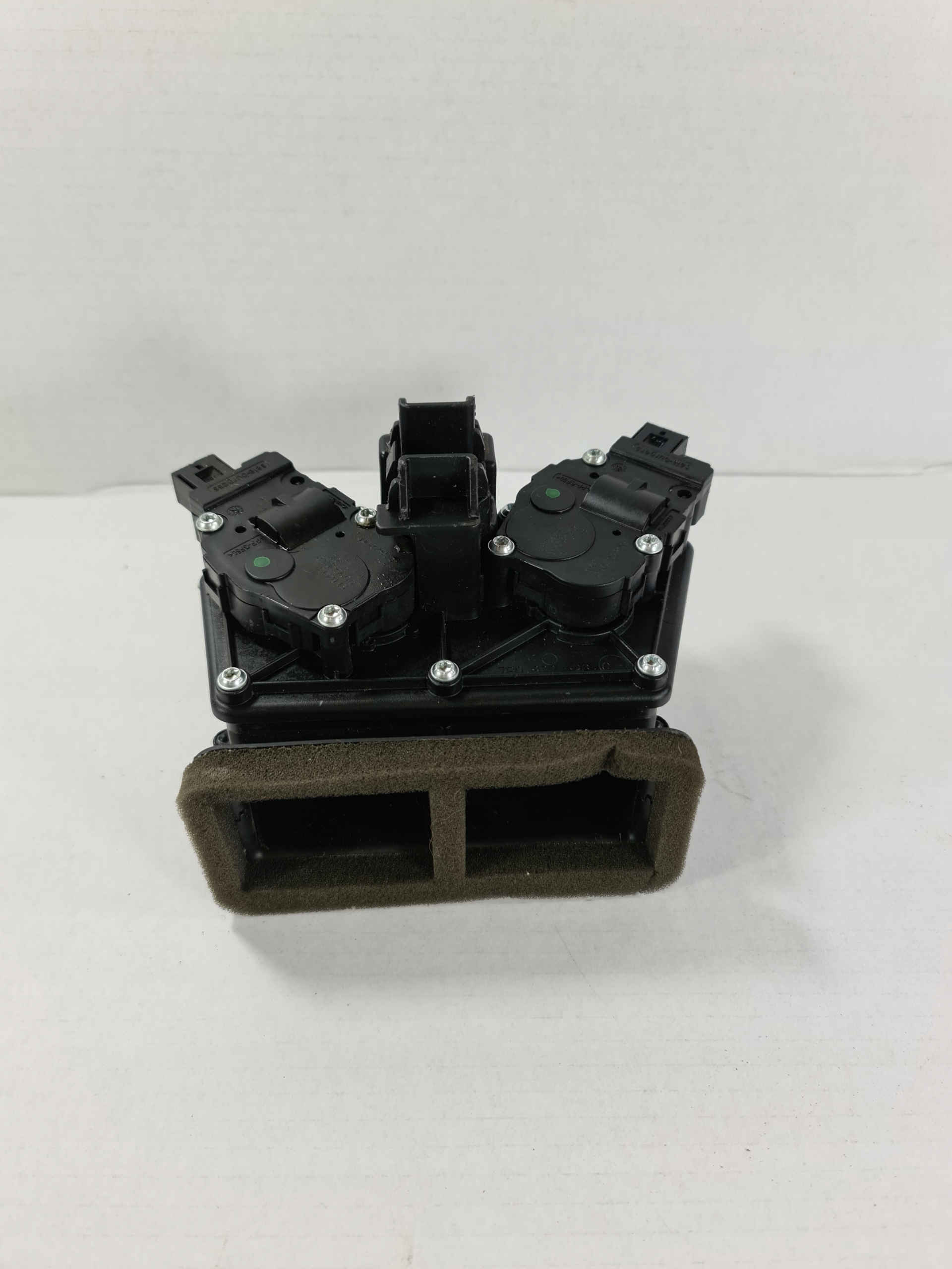 CAYENNE ВЕНТИЛЯЦИОННАЯ РЕШЕТКА ВОЗДУХОЗАБОРНИК 7P0820526