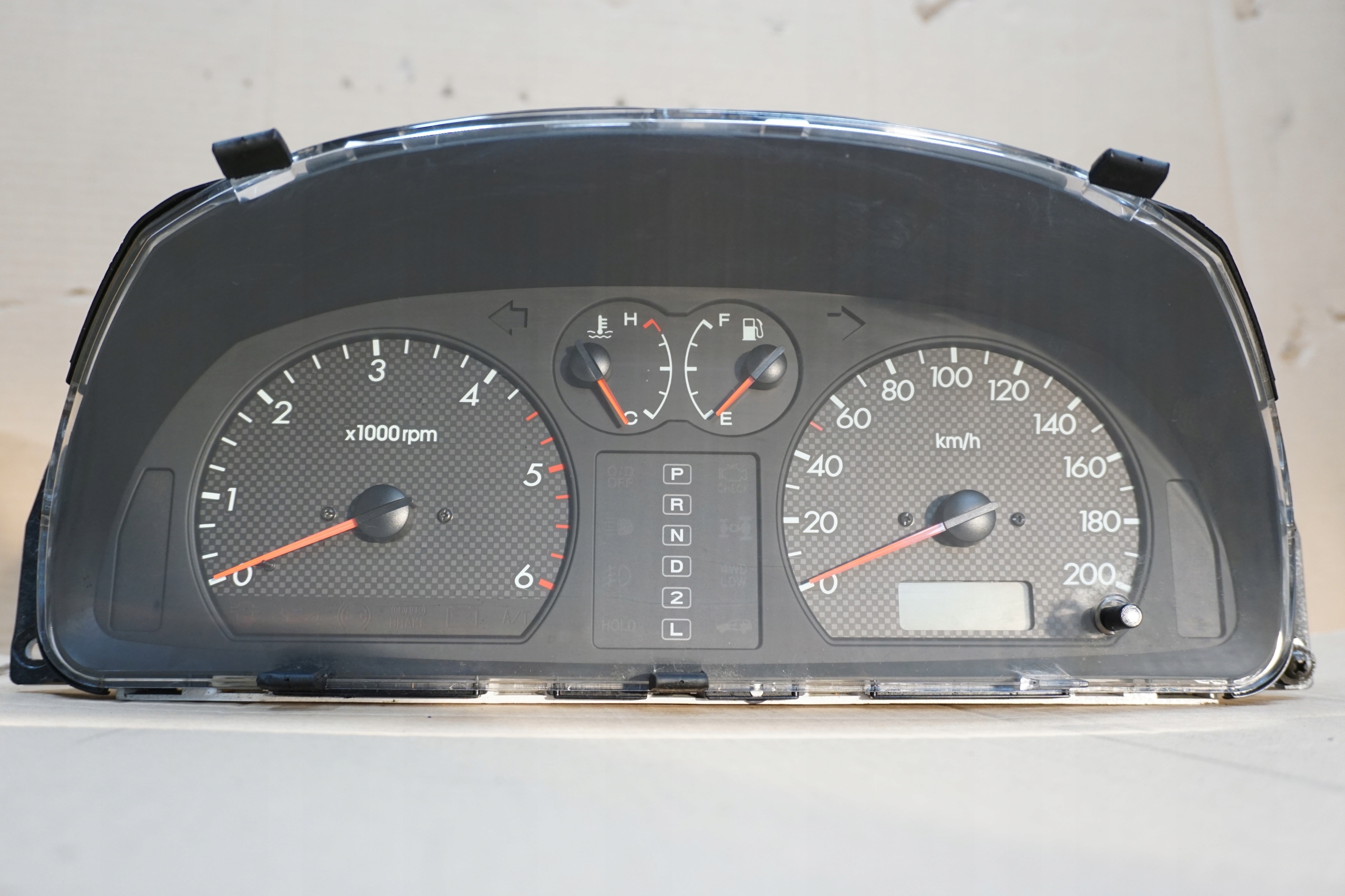 TERRACAN спидометр часы автомат 2,9 европа