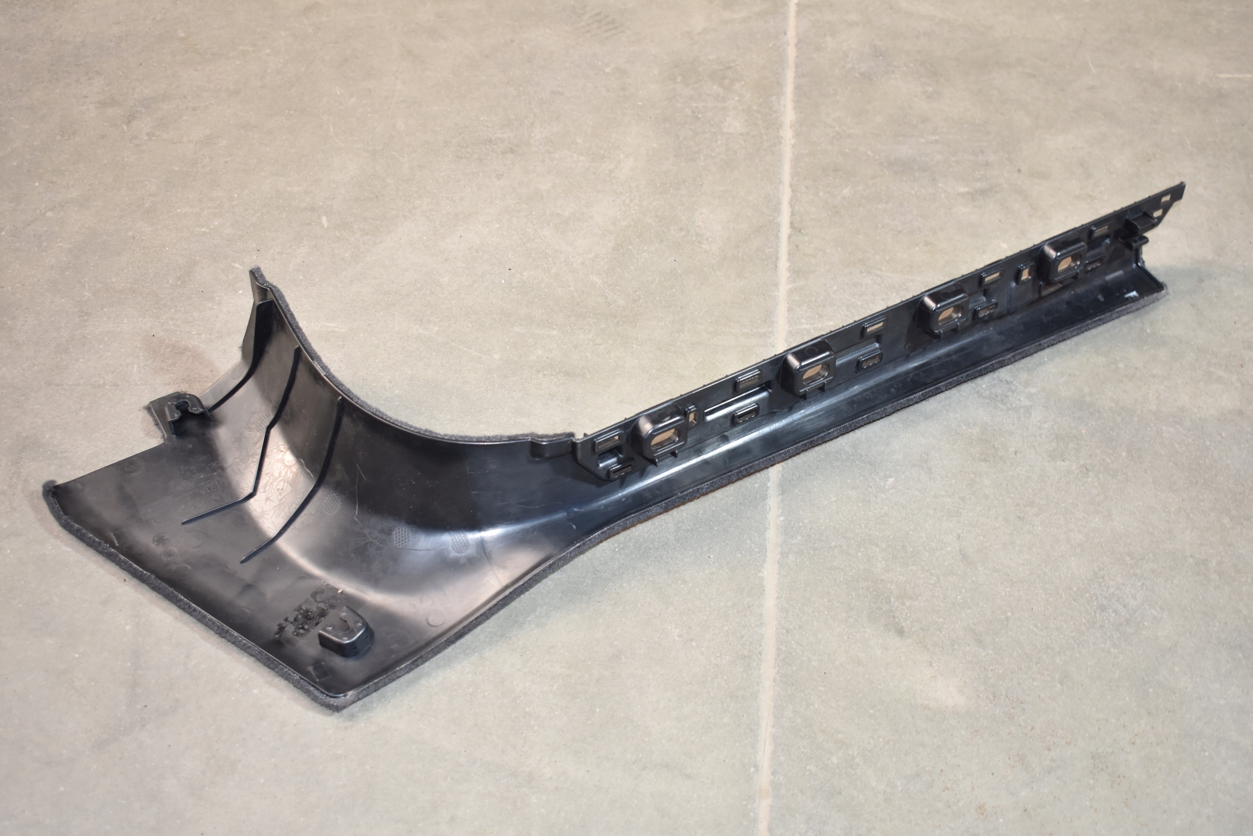 IDEALNA moulding threshold left SLUPKA A BMW G70 1