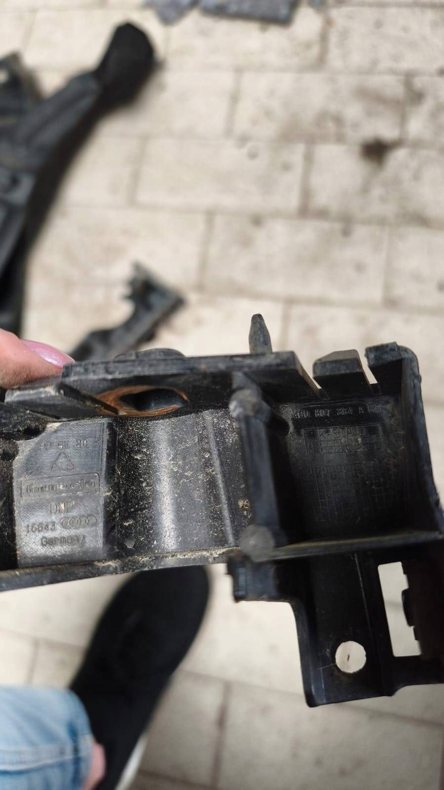 bumper bracket of the front front side right Audi A6 Allroad C7 4g0807284a
