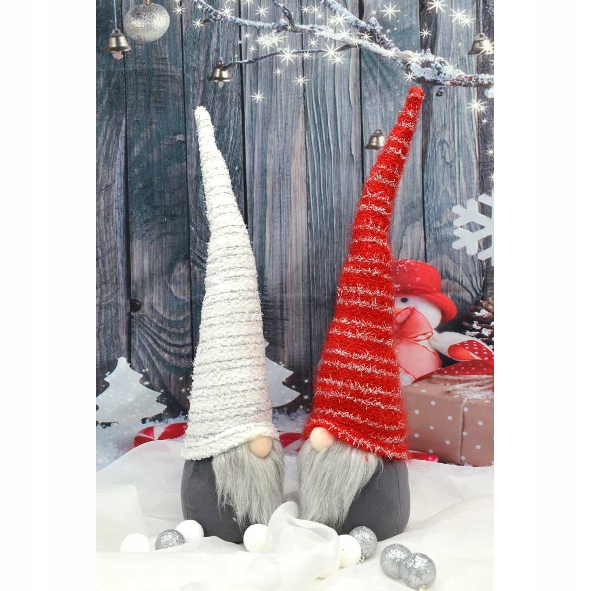 SKRZAT KRASNAL Z DŁUGĄ BIAŁĄ CZAPKĄ I ŚWIECĄCYM NOSEM 10x9x42CM LED Marka Saska garden