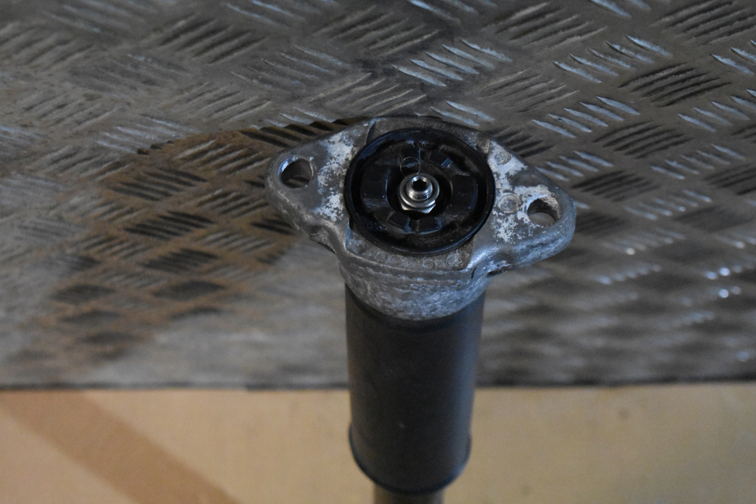 IDEALNY shock absorber rear MERCEDES W213 1 9