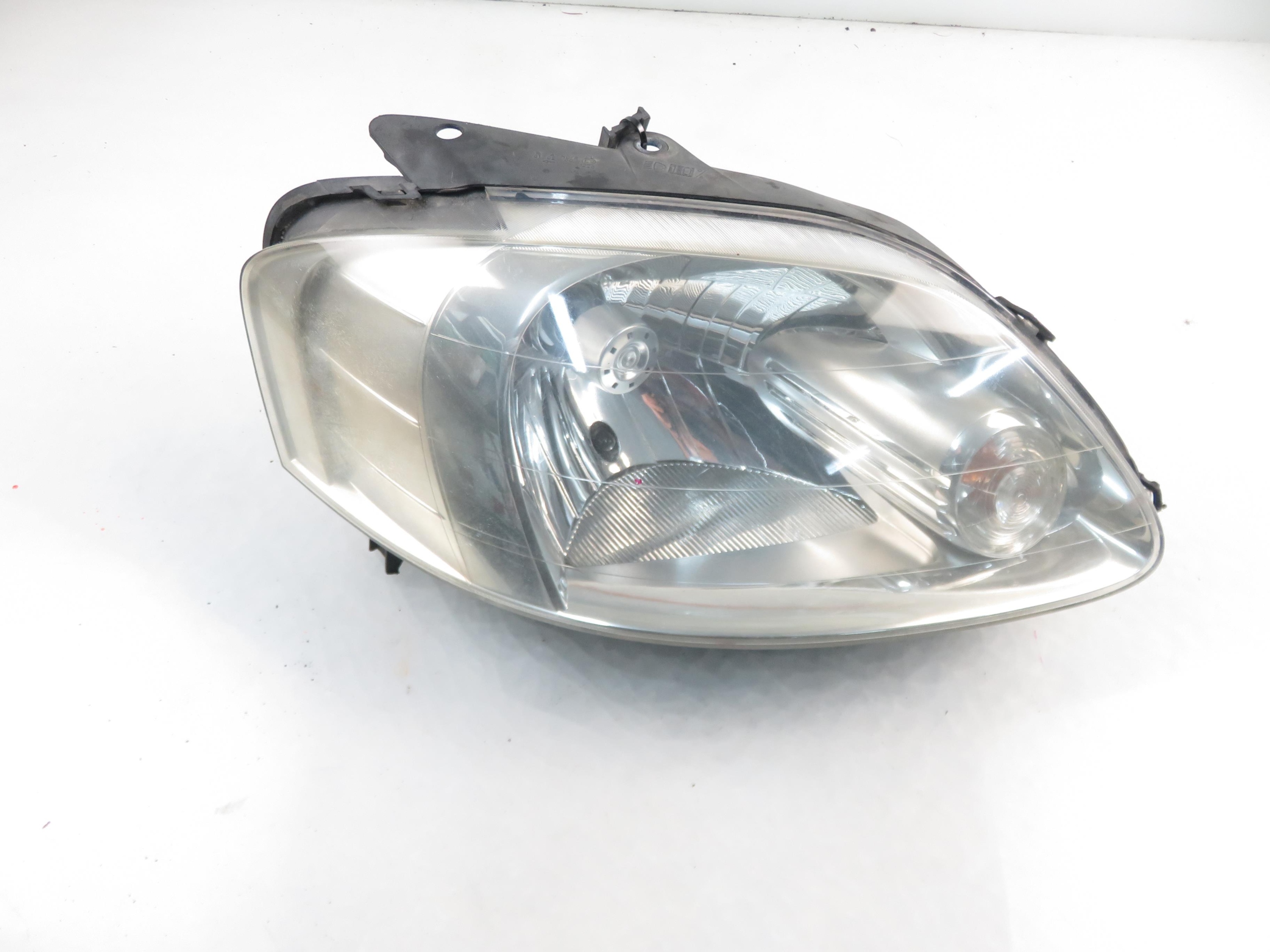 ФАРА ПРАВА ПЕРЕДНЯ VW ФОКС