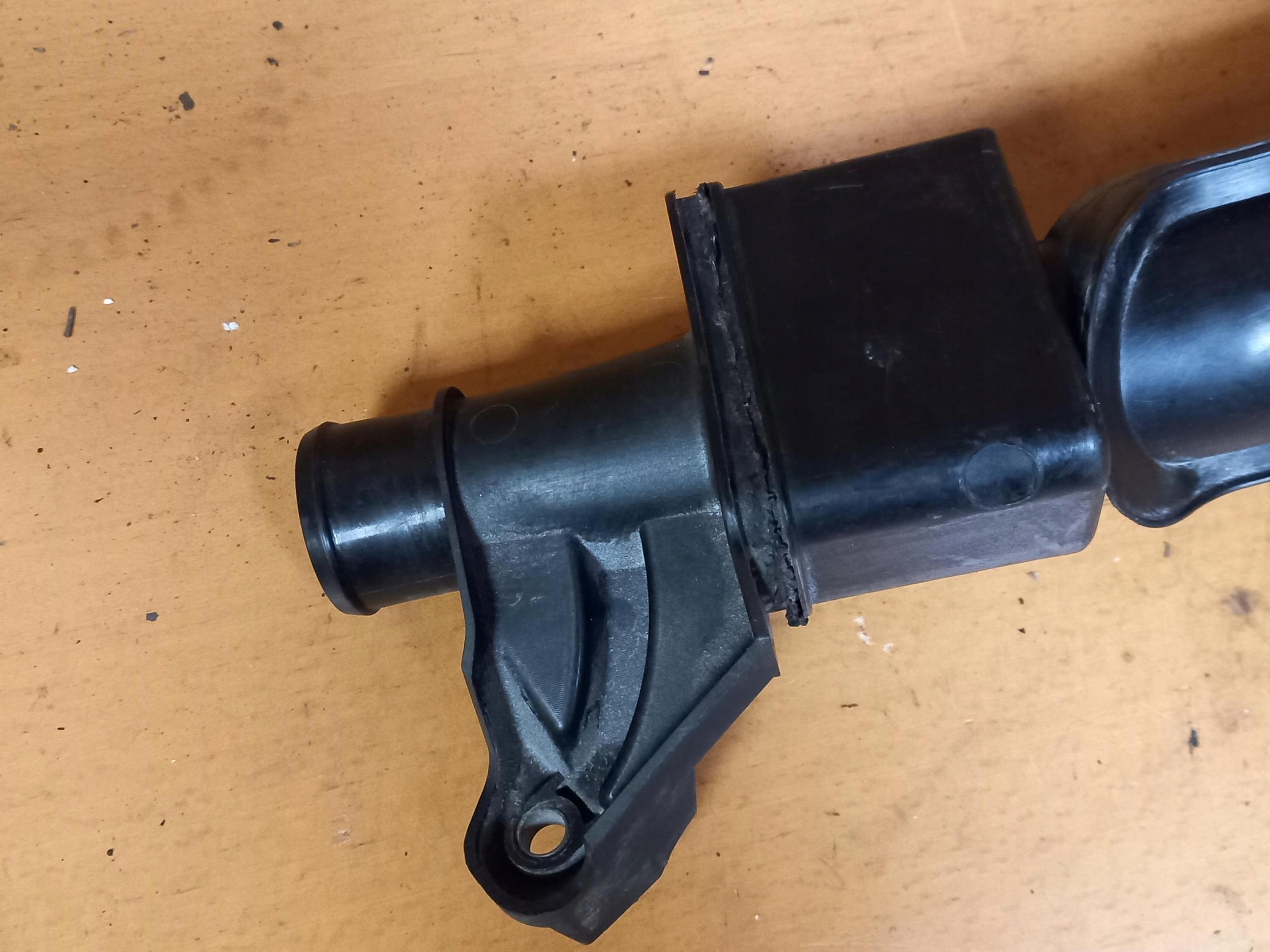 pipe wiring air RENAULT CLIO III 1.5 DCI 8200296982