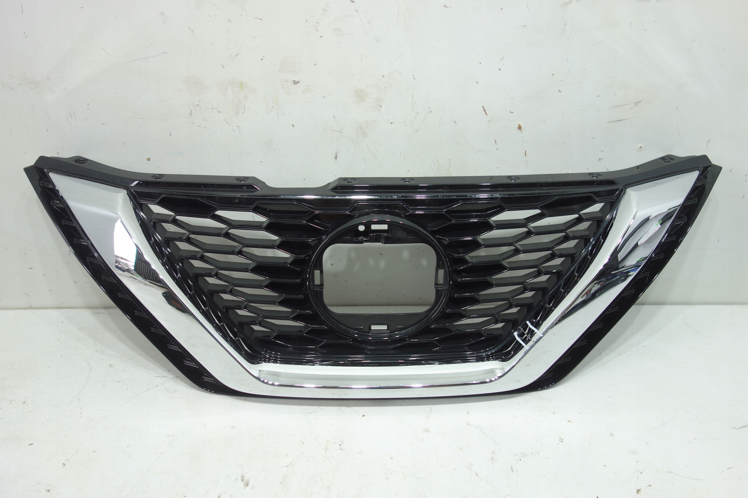 Nissan OE 62310--Hv3 решетка радиатора под kamere