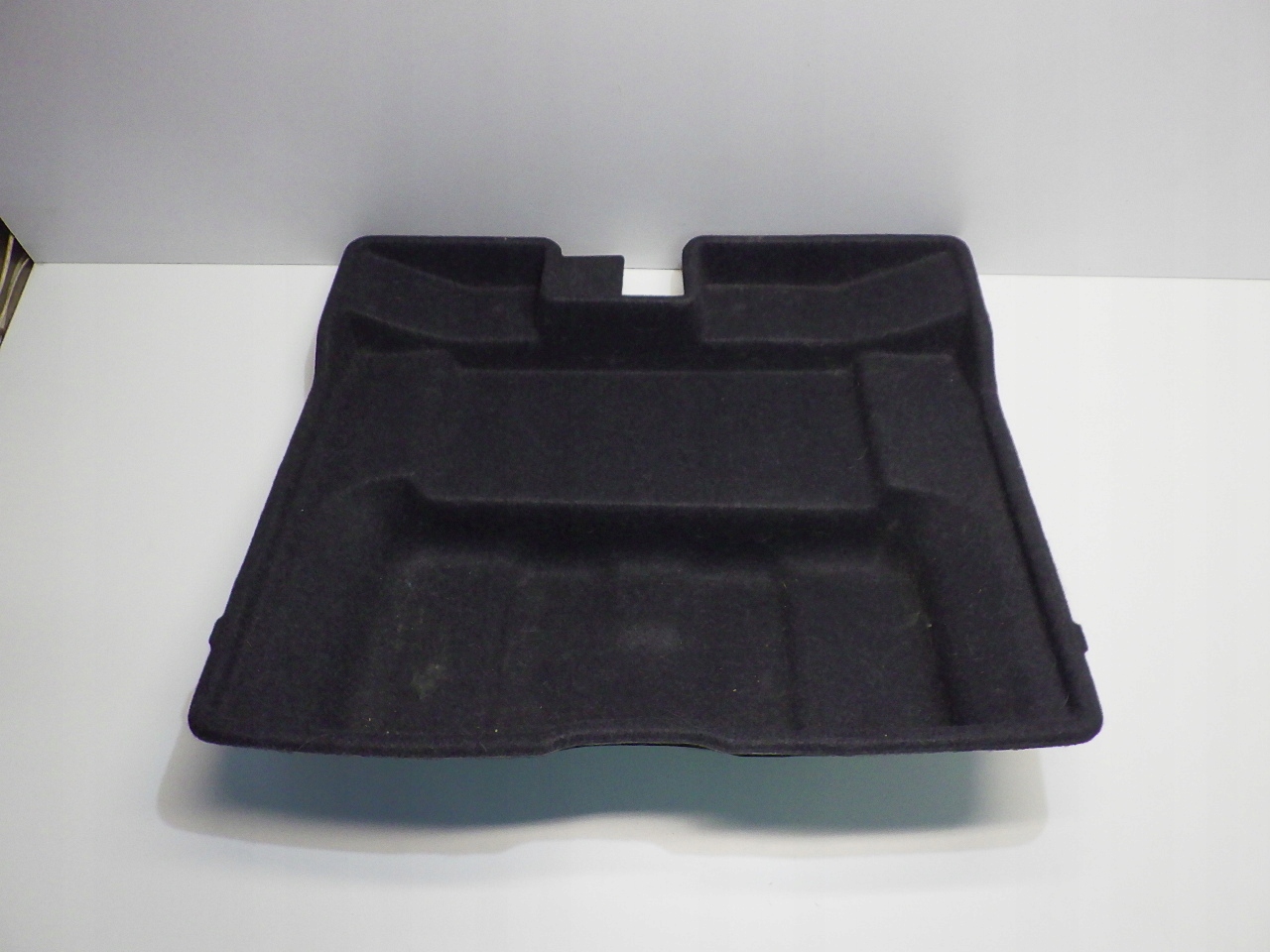 32131291 - VOLVO XC40 2021 НИША ОБЛИЦОВКА БАГАЖНИКА ЗАДНЯЯ