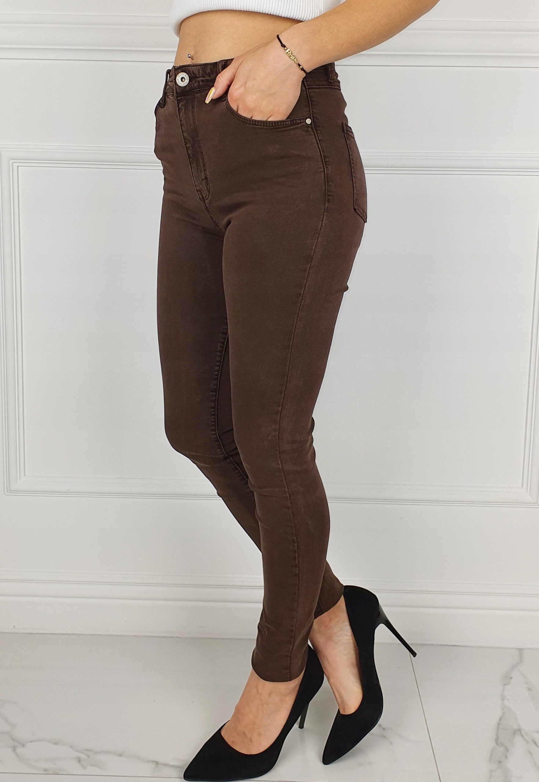 # DAMSKIE SPODNIE JEANSOWE WYSZCZUPLAJĄCE KOLORY # Rozmiar M