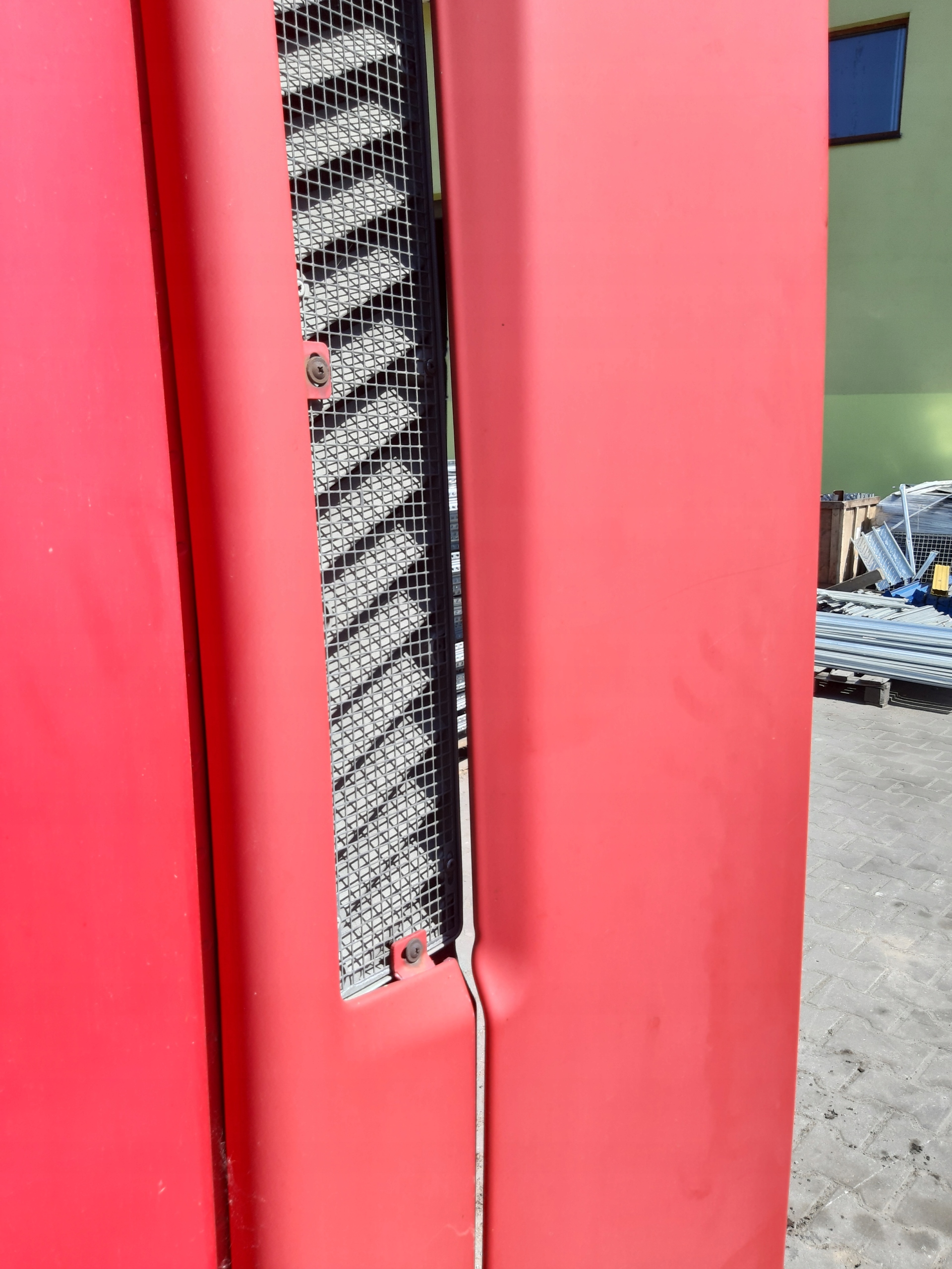 bonnet hood left side lower spoiler cabs IVECO STRALIS 450 E5 2007R