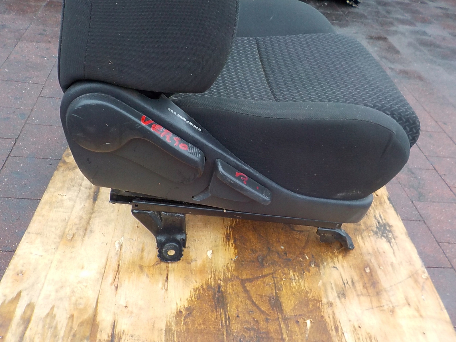 TOYOTA COROLLA VERSO II кресло правый