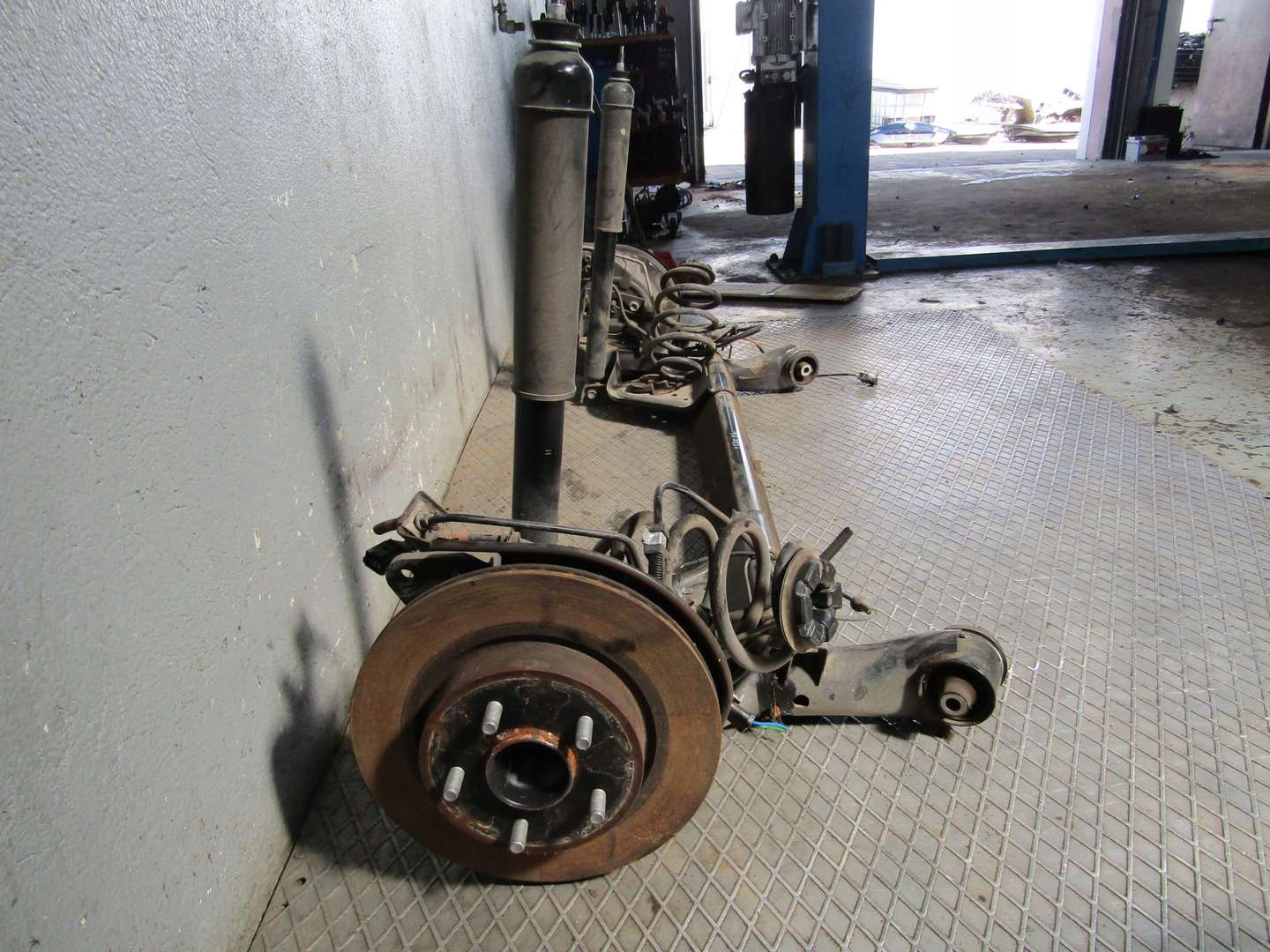 LEAF II ZE1 21R BELKA TYŁ TYLNA TYLNIA ZAWIESZENIE TYLNE TYLNIE OŚ OŚKA Producent części Nissan OE