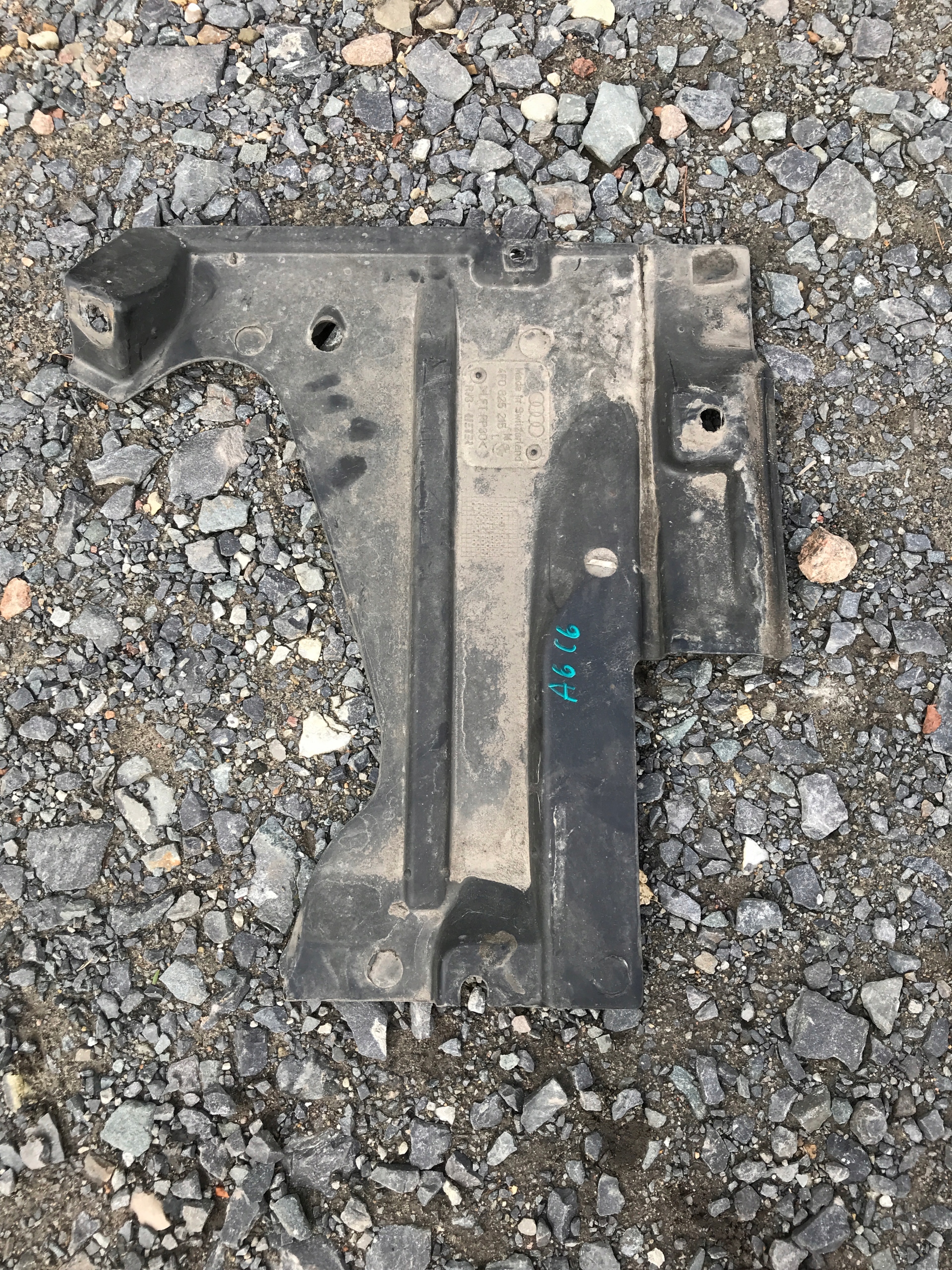 cover chassis left AUDI A6 C6 LIFT 4F0825215M