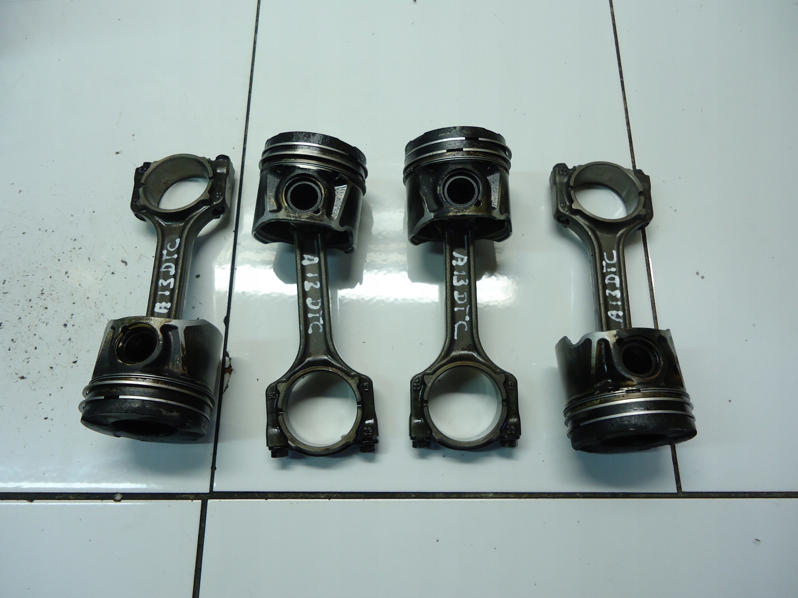 OPEL ASTRA III H CORSA D 1.3 CDTI A13DTC piston with connecting rod