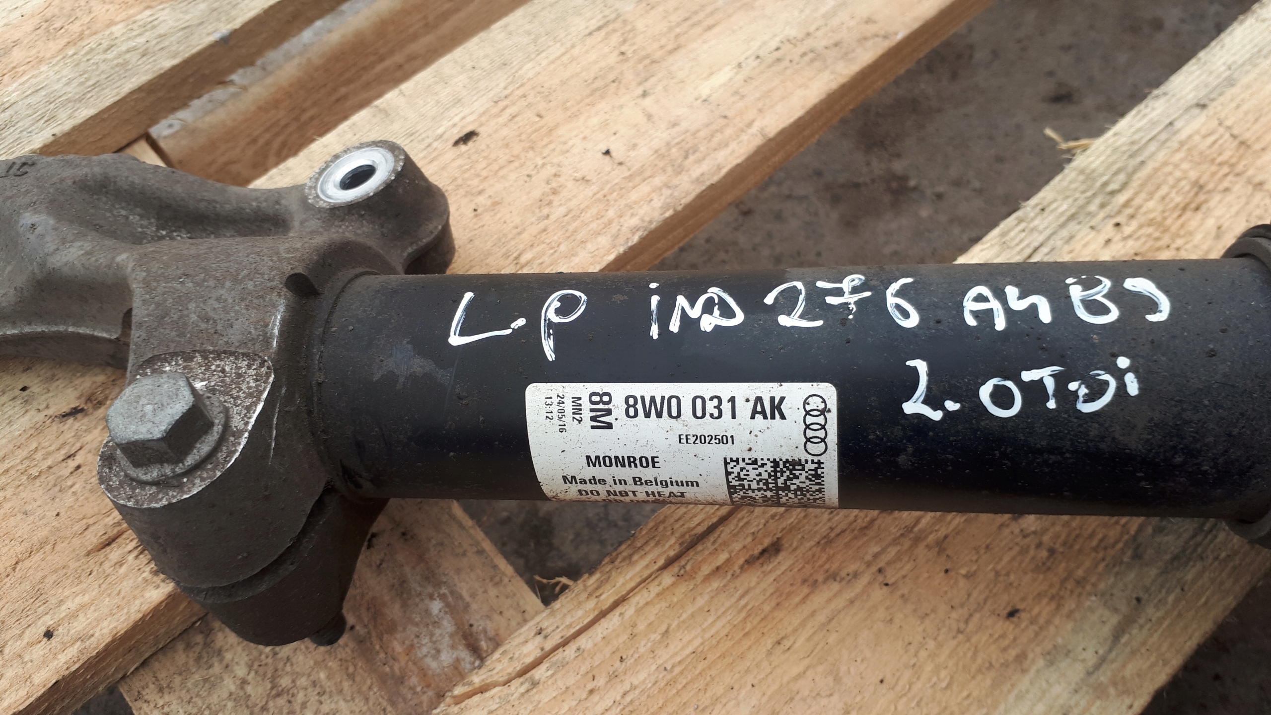 A4 B9 8W shock absorber left front front 8W0031AK
