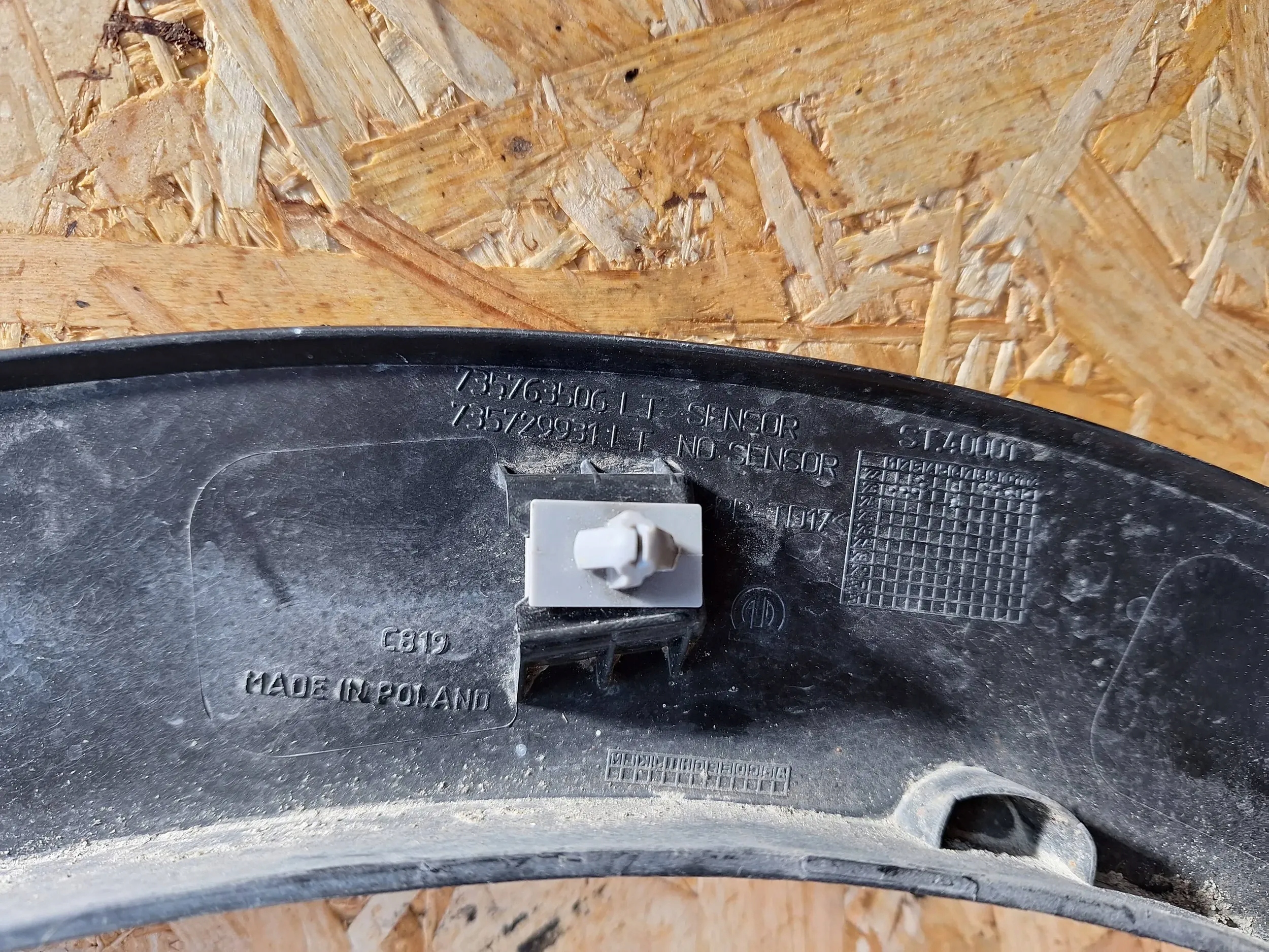 lišta blatníku levý předek PDC JEEP AVENGER 23- 735763506
