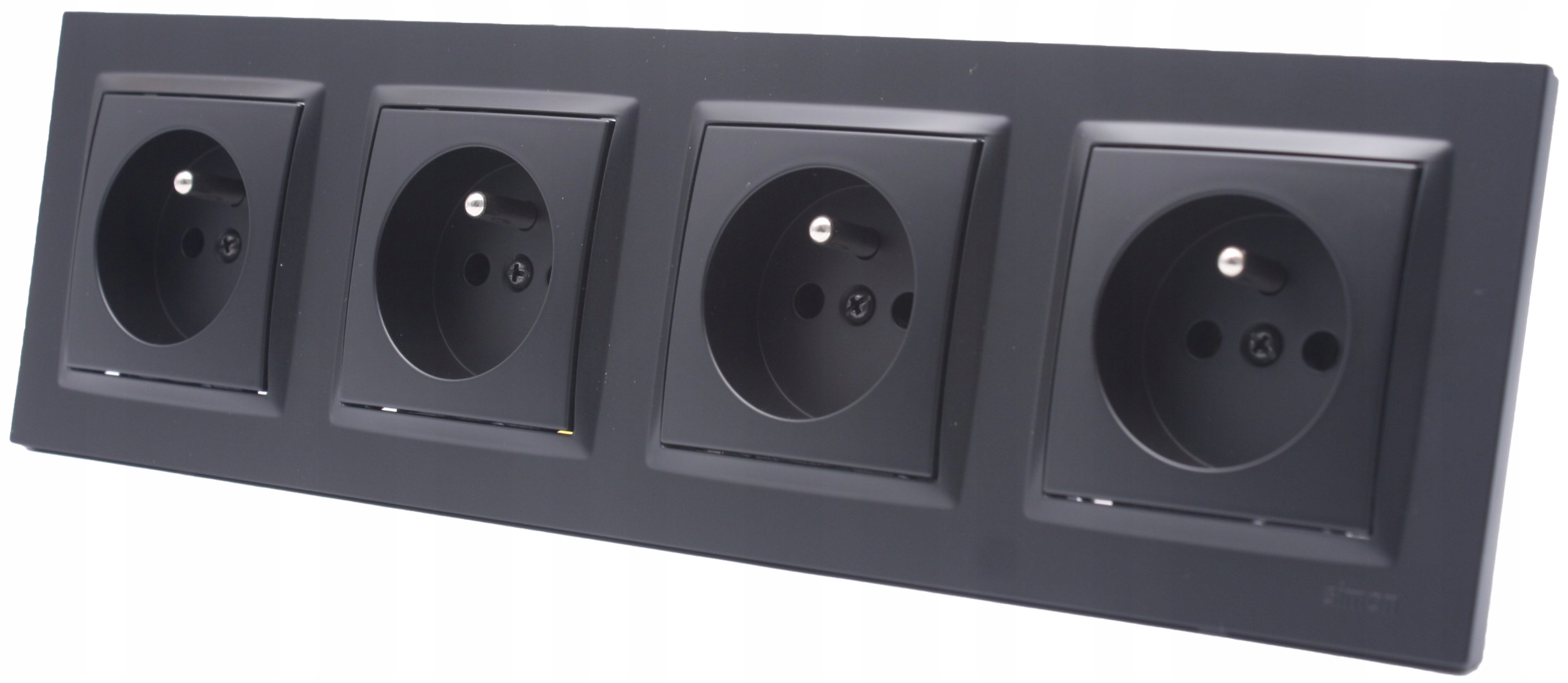 Kontaktní zásuvka 4-násobná sada s rámečkem, čtyři samostatné zásuvky Simon 10