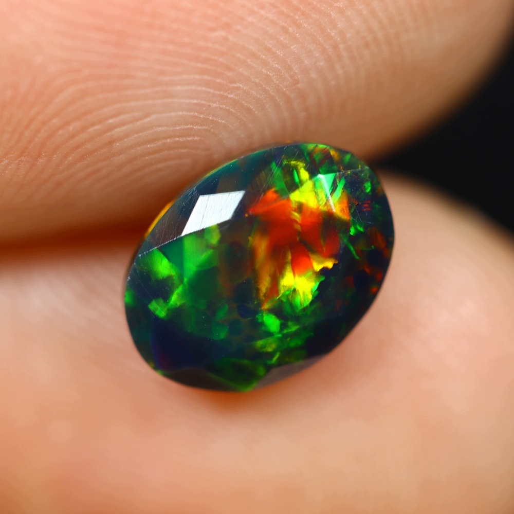 Přírodní opál černý 1.11 ct Ovál Etiopie certifikát Wbd