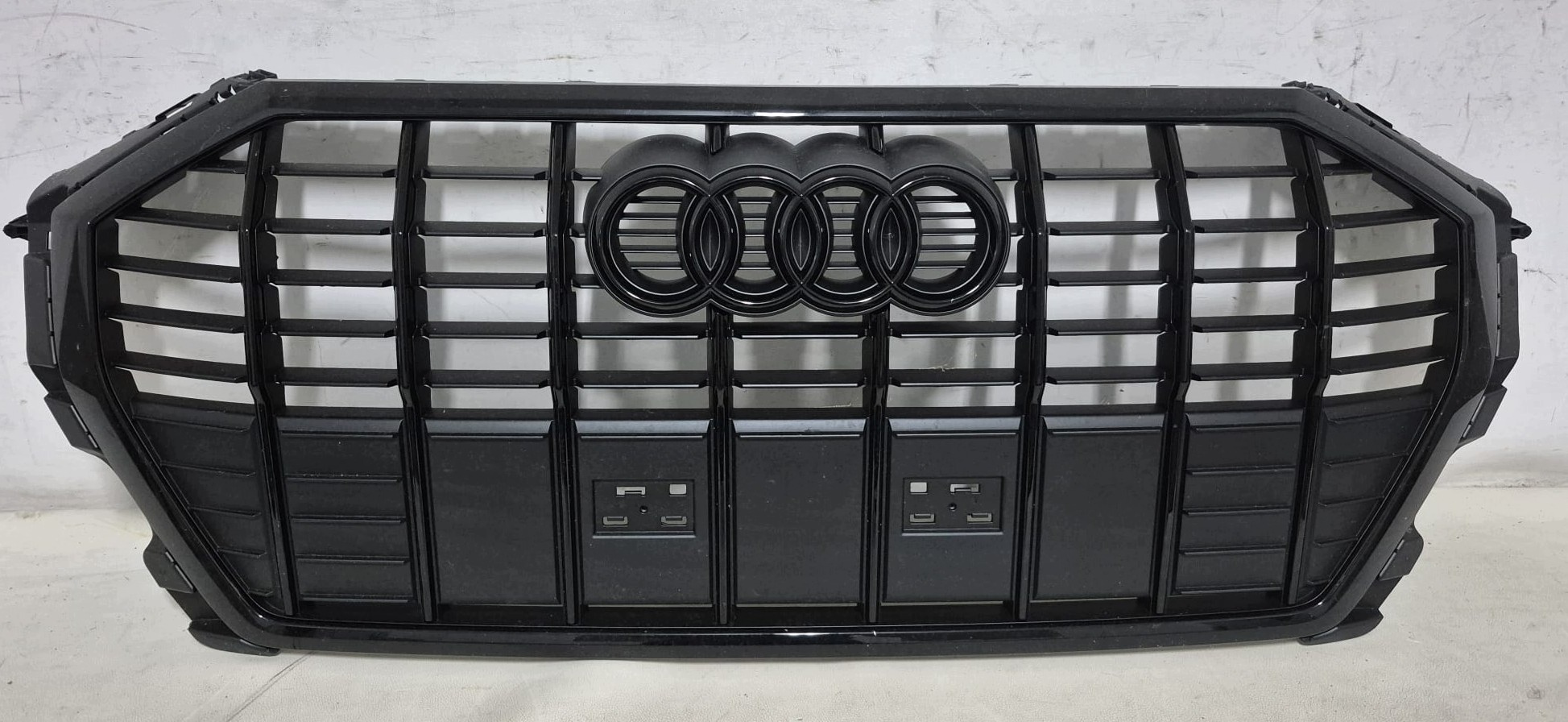 AUDI Q3 83A S-LINE 18- grill grille radiator black 83A853651E