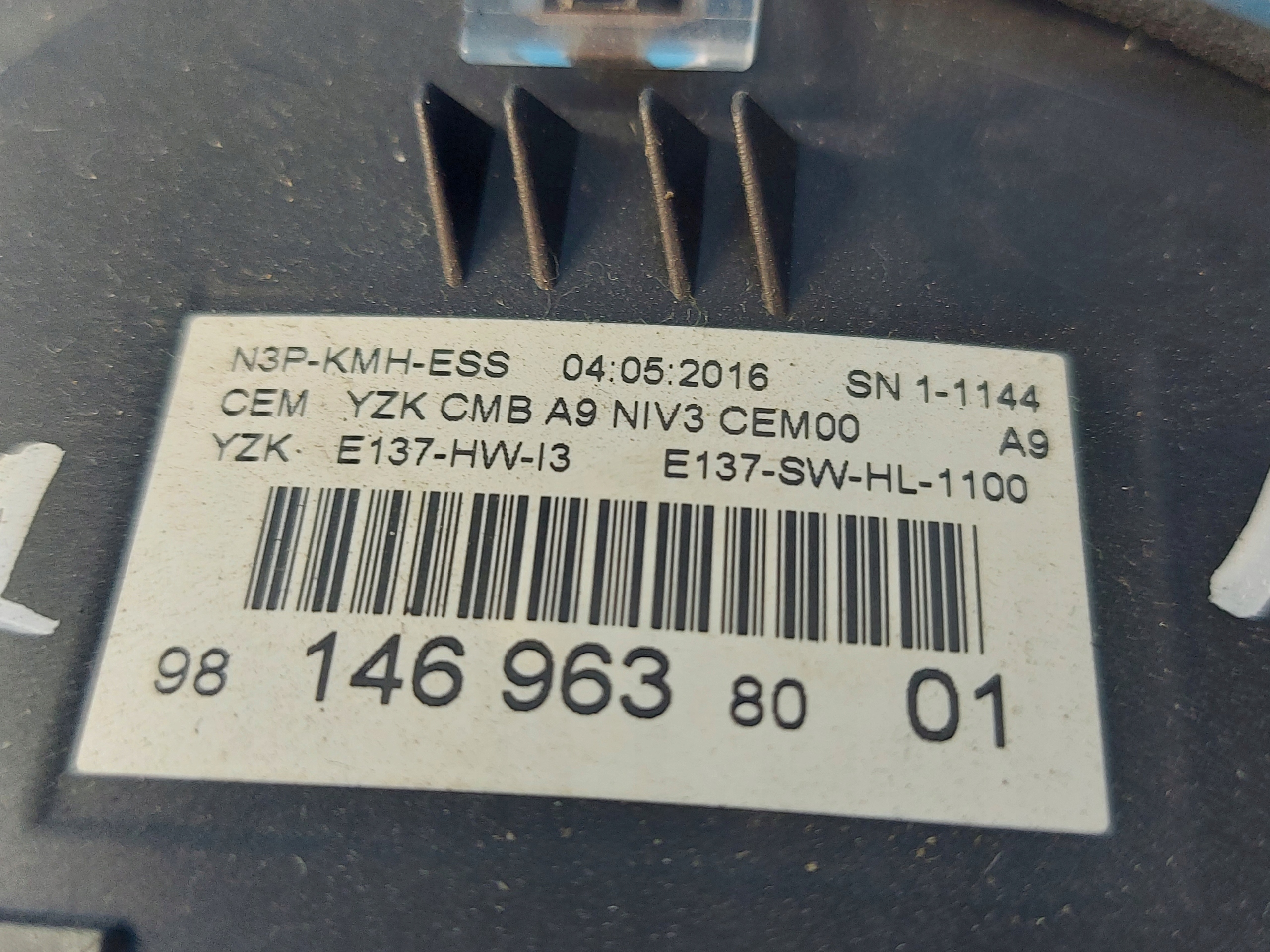 dials clock PEUGEOT 2008 1.2 VTI 9814039080
