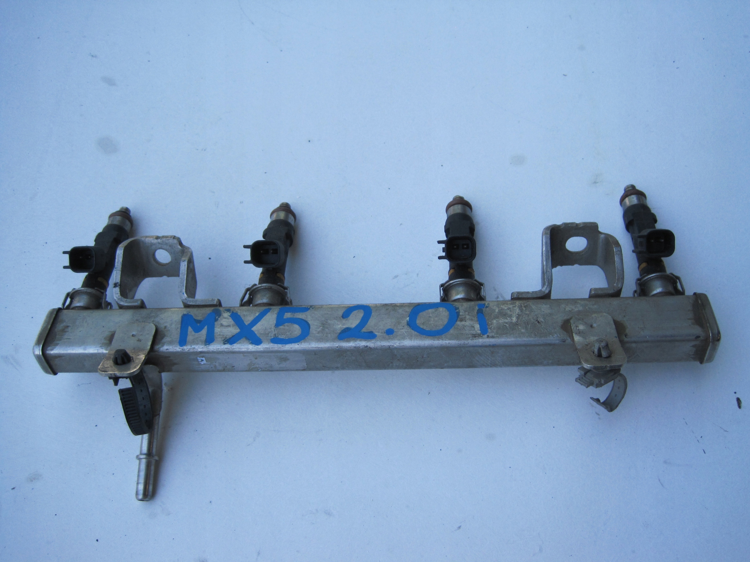 Rampe injection MAZDA MX5 2.0i VP6ALU-9D280-AA