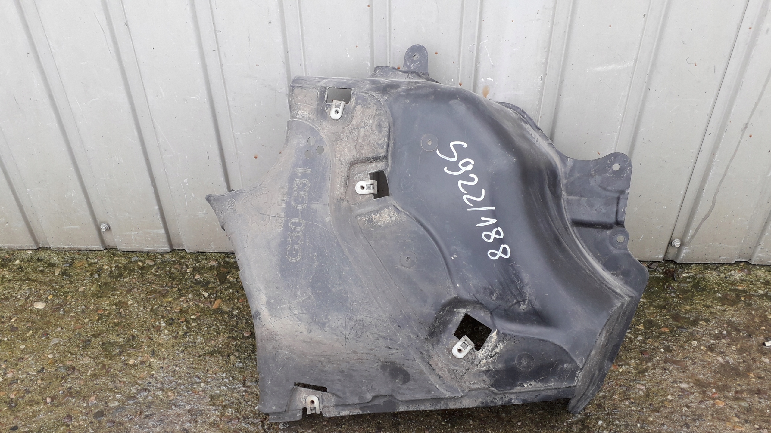 BMW 3 G30 G31 OSŁONA PODWOZIA PRAWA TYLNA 7351648