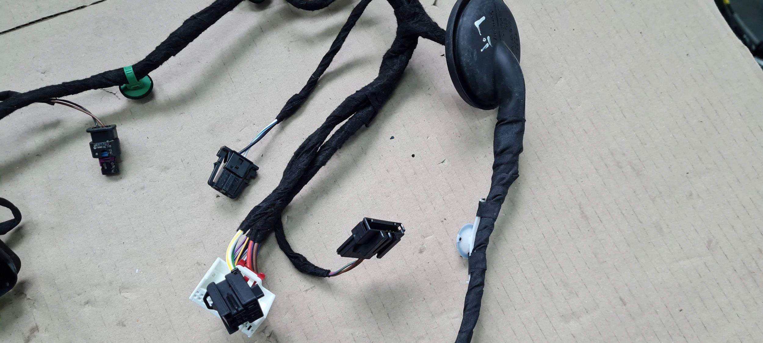 SQ8 4M RAS8 Q8 bundle wiring door left left rear part 4M8971687HK