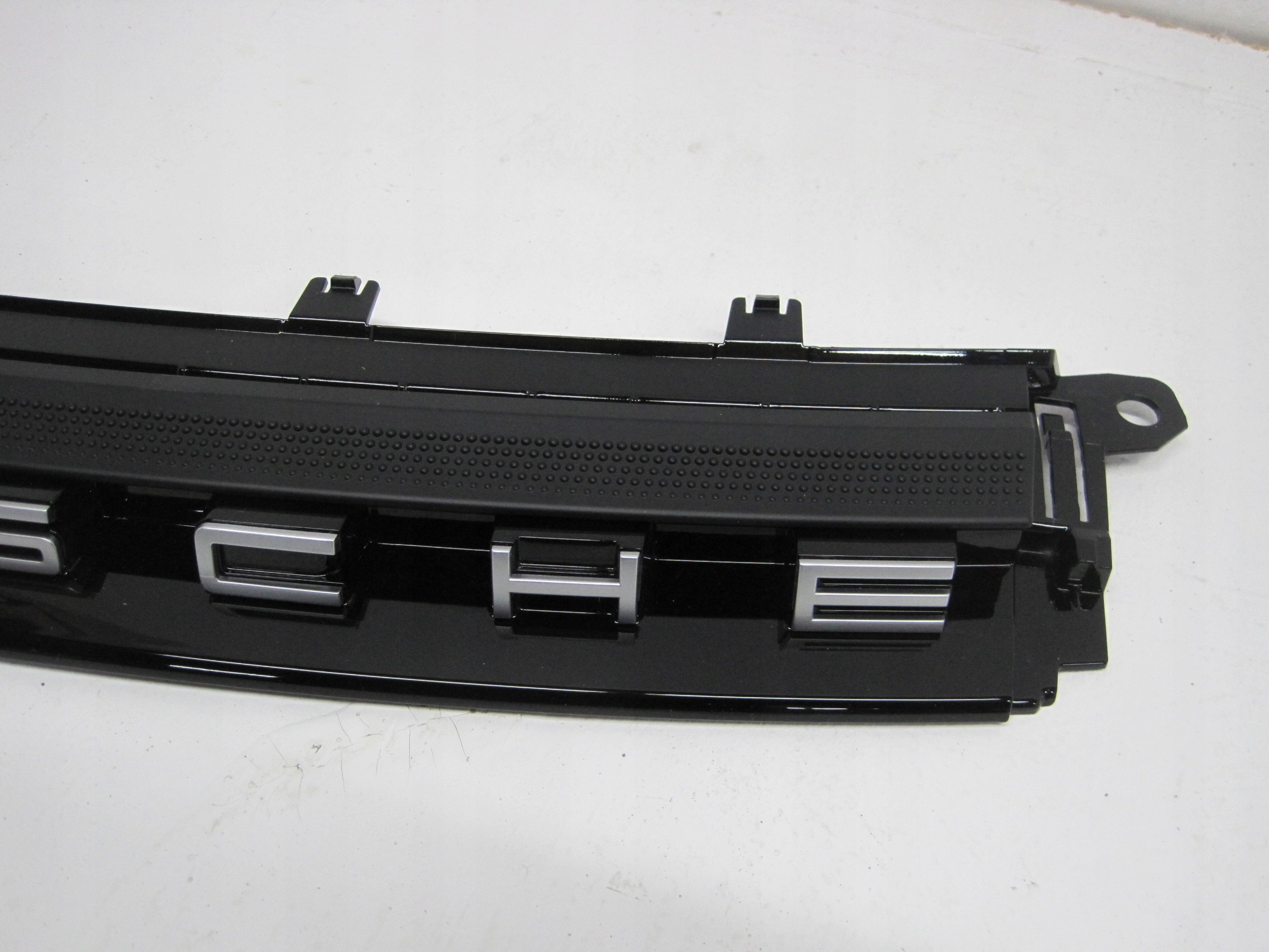 cap moulding bonnet LOGO PORSCHE CARRERA 992807823B