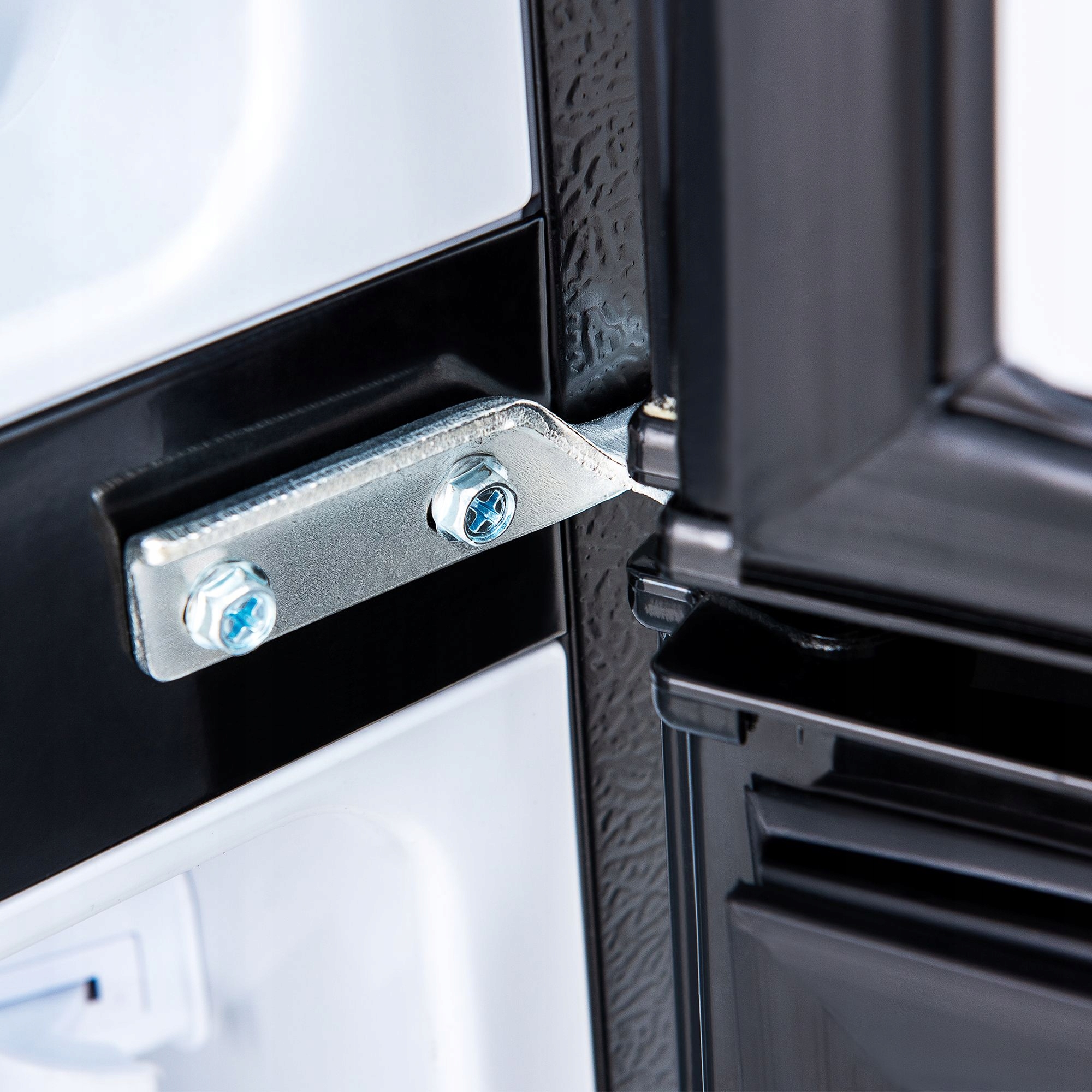 LODÓWKA LED 22 litry mrożone, 38 litry chłodzone No Frost tak