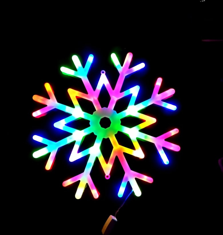 ŚNIEŻYNKA PŁATEK ŚNIEGU MULTIKOLOR LED 39 CM Motyw śnieżynka