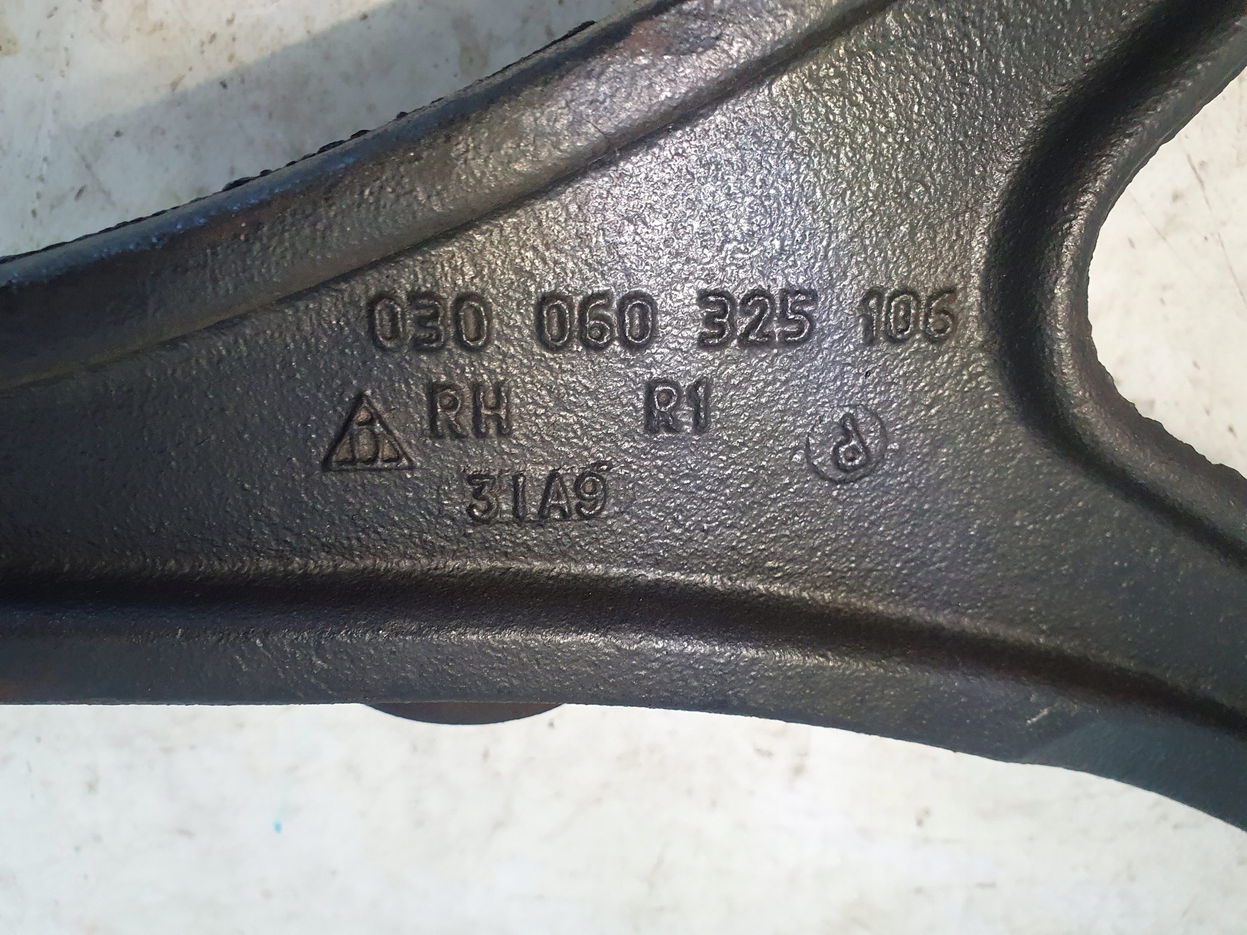 DODGE CHALLENGER LIFT 2015- 3.6 AWD 4X4 arm front left