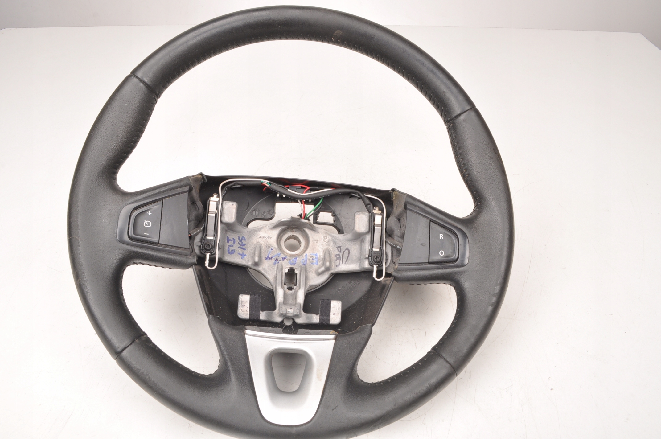 MEGANE III МНОГОФУНКЦИОНАЛЬНЫЙ КОЖАНЫЙ РУЛЬ