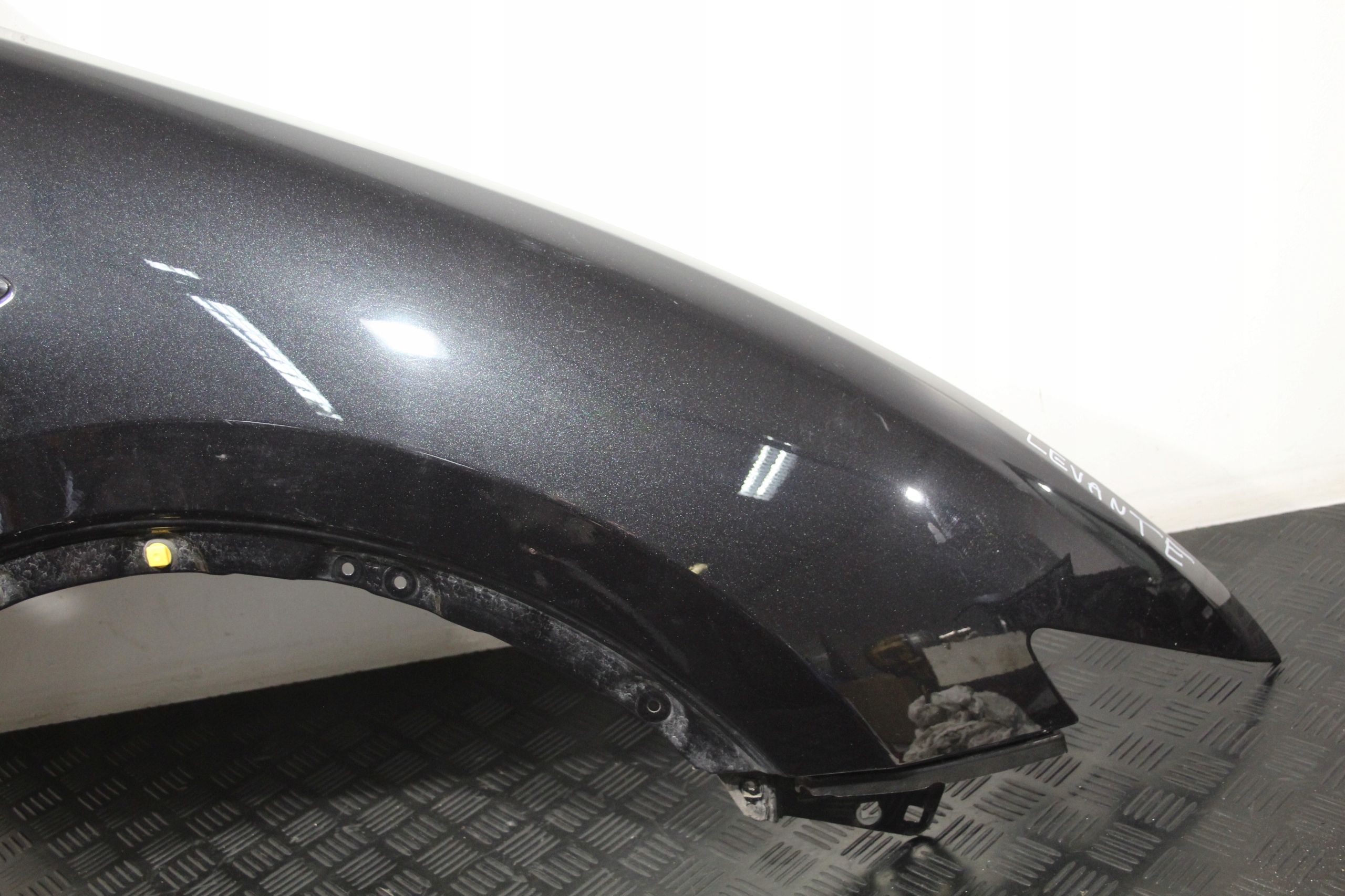 fender right front MASERATI LEVANTE M161