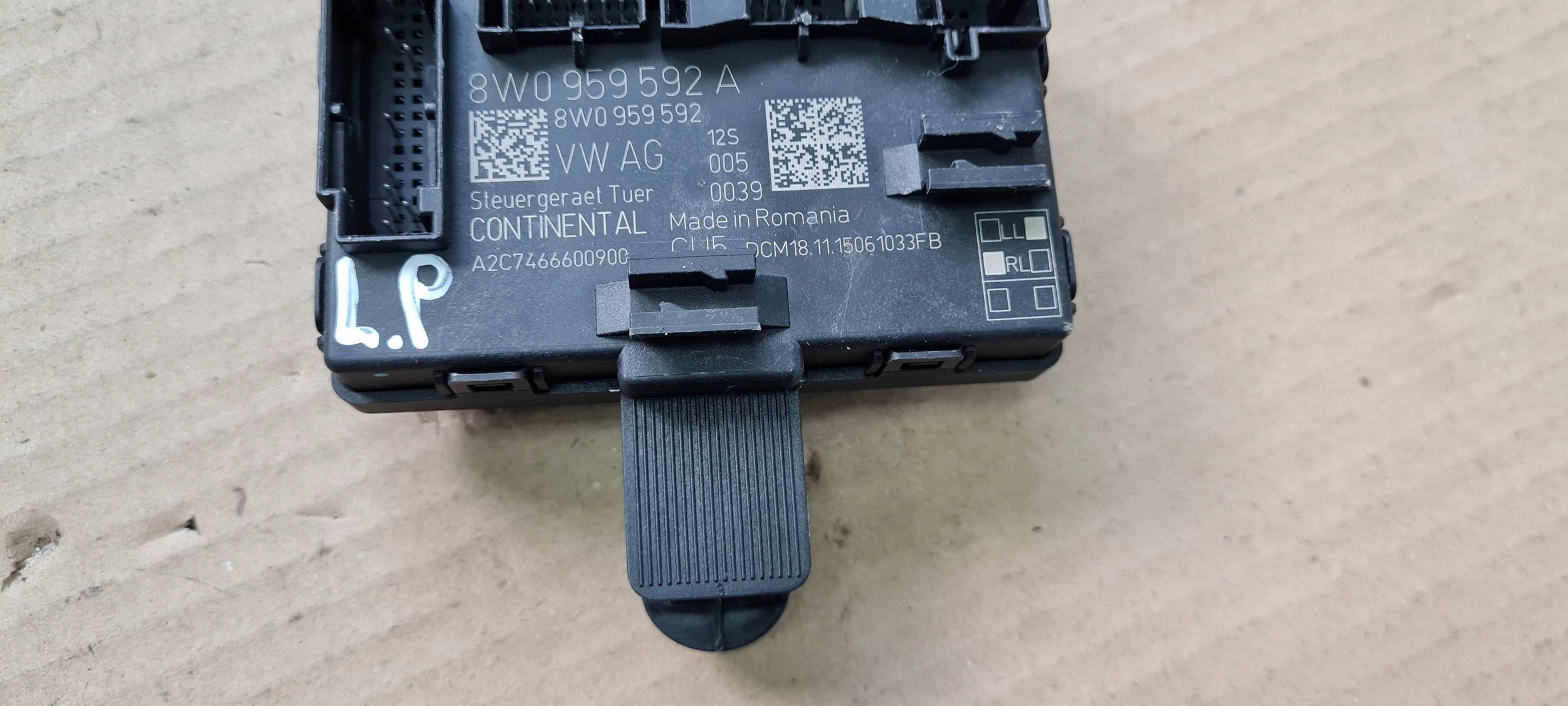 A4 B9 8W control unit module door right front 8W0959592A A5 8W
