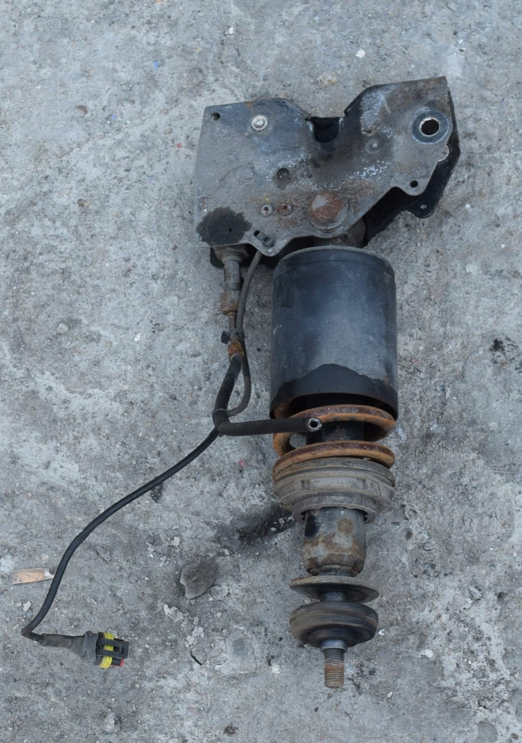 Замок защелка кабины амортизатор комплект. DAF XF 105