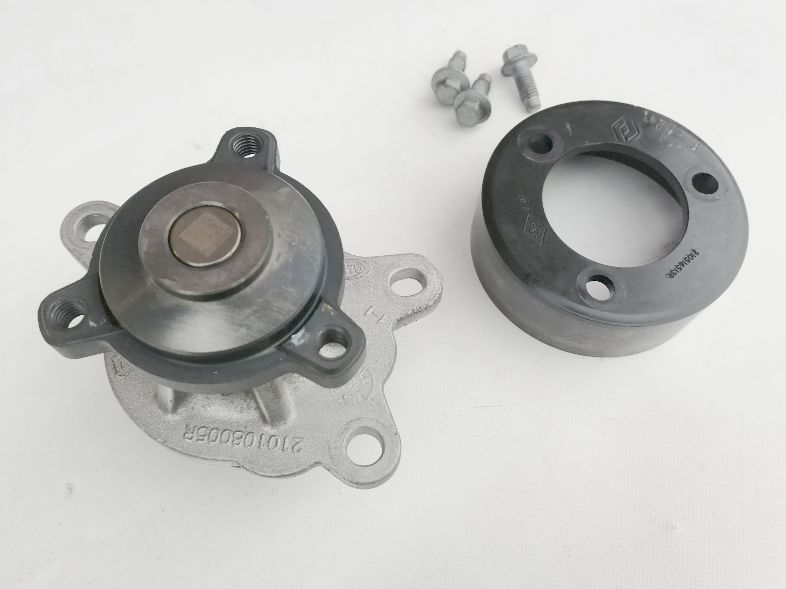 210108005R - RENAULT TALISMAN ESCAPE 2.0 DCI ВОДЯНИЙ НАСОС