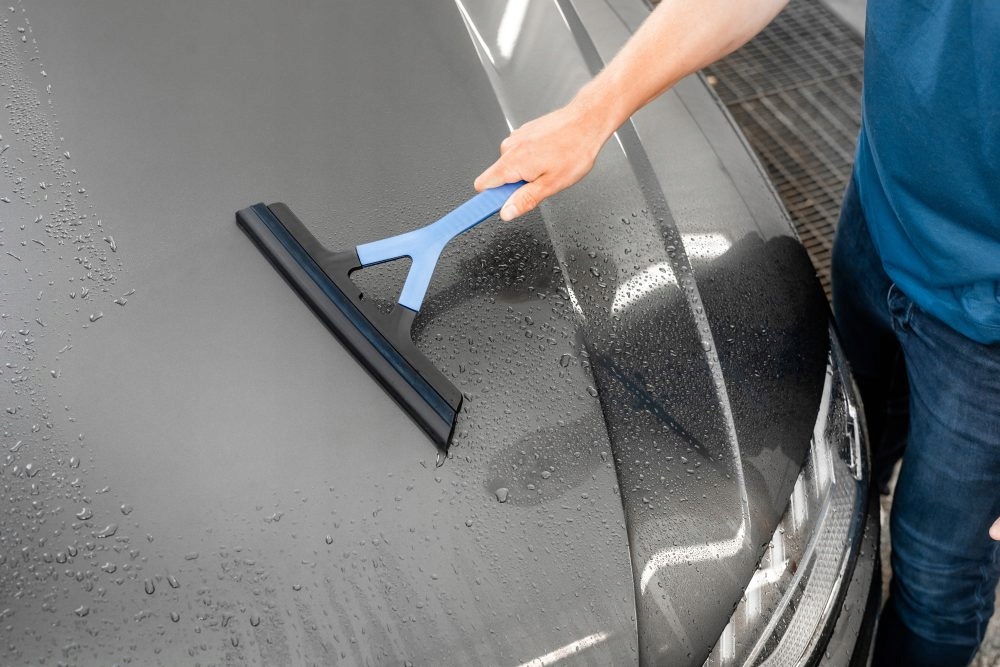 KUNGS ŚCIĄGACZKA DO WODY GUMOWA Z RĄCZKĄ FIŃSKA Numer katalogowy producenta 5598