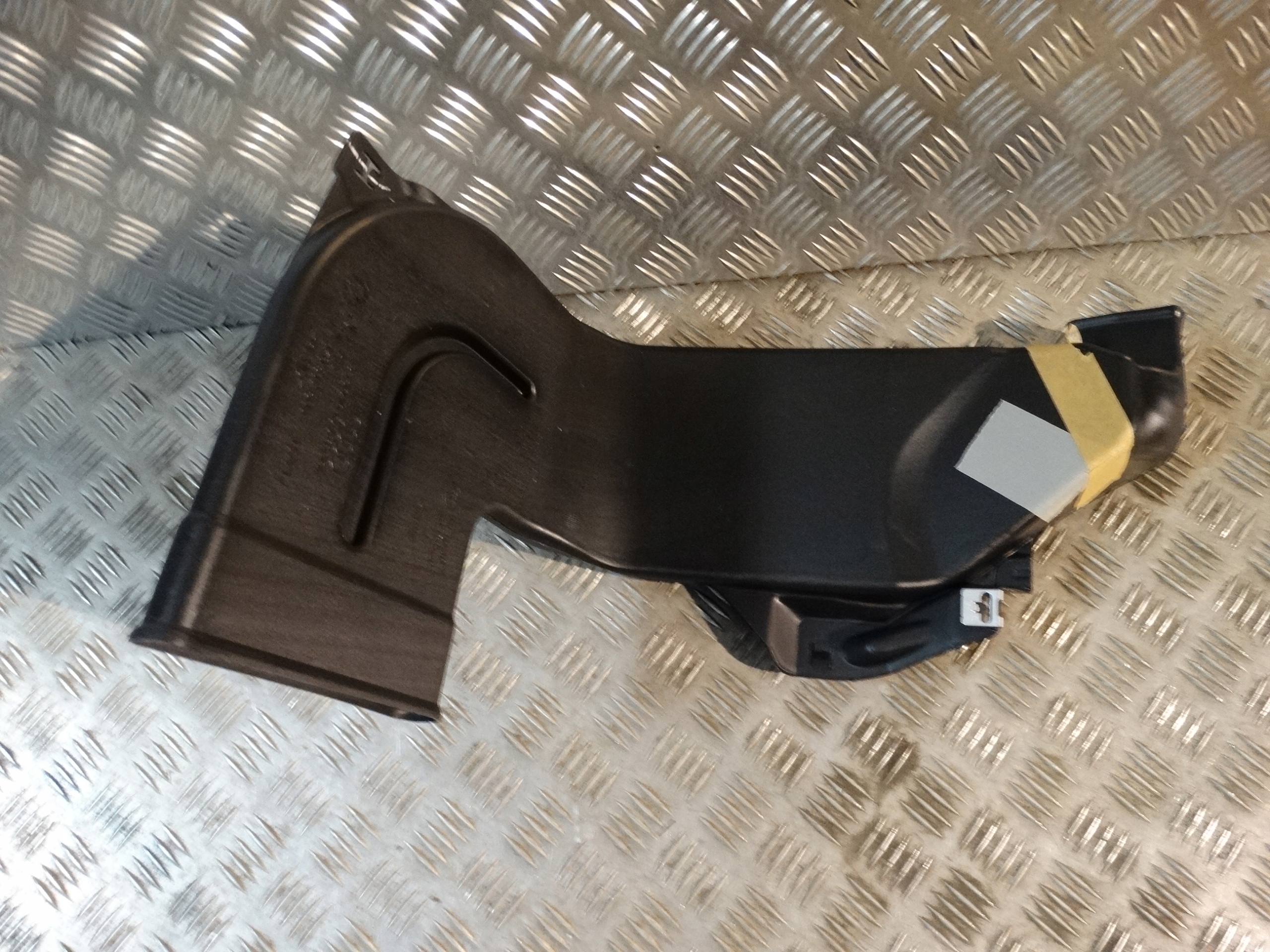 IDEALNY drain air left AUDI A6 A7 C8 1