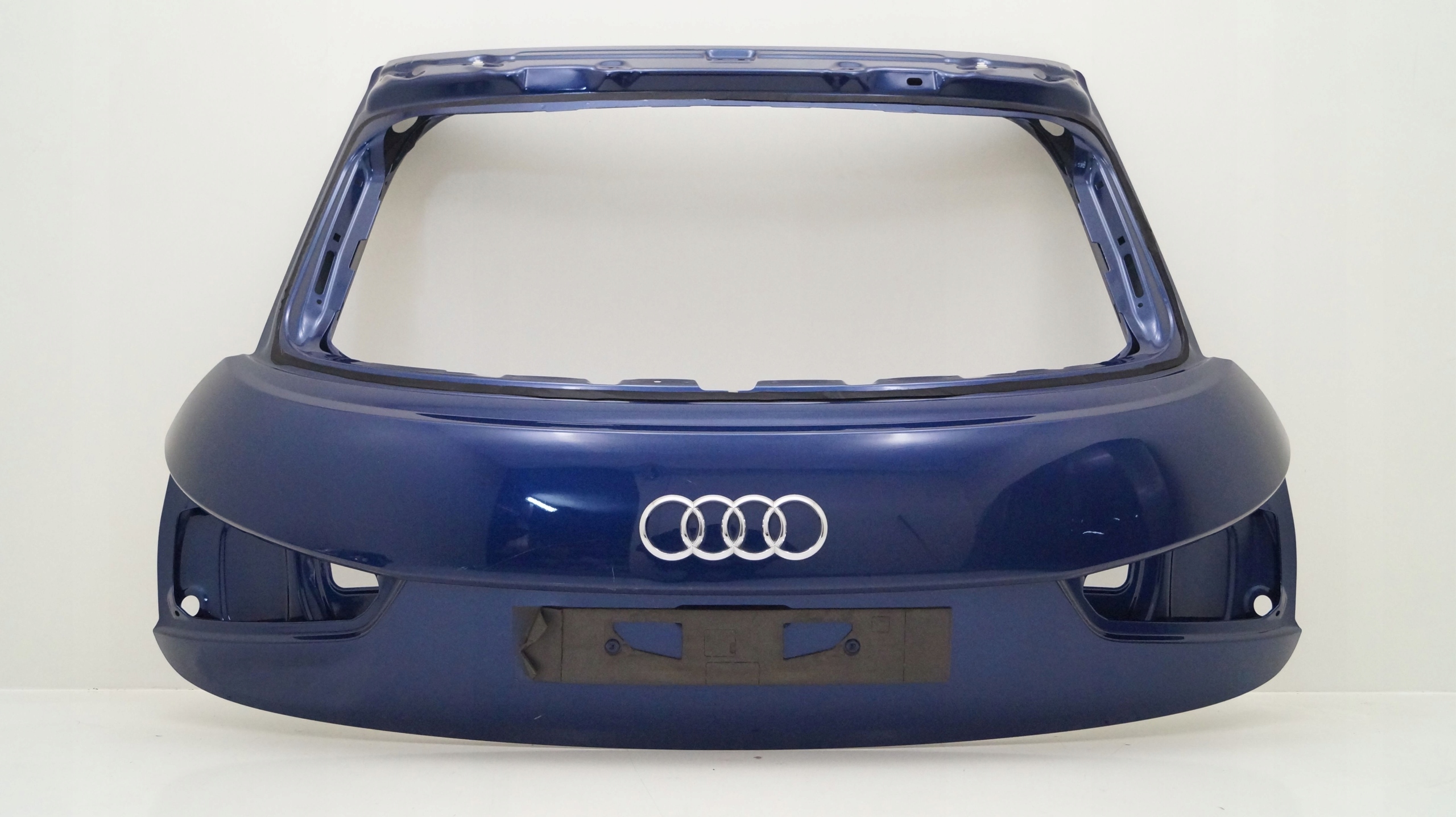 AUDI A1xa 10-18 КРЫШКА ЗАД. ЗАДНЯЯ КРЫШКА БАГАЖНИКА T